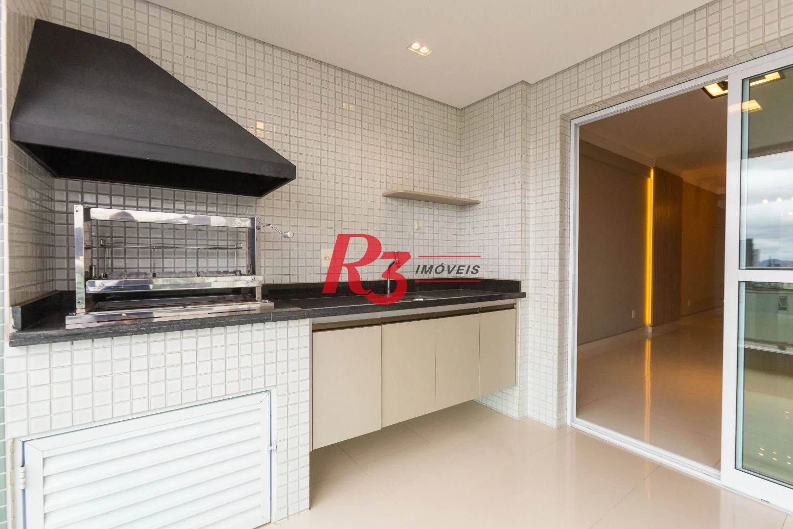 Apartamento com 2 dormitórios à venda, 76 m² por R$ 1.500.000,00 - Gonzaga - Santos/SP