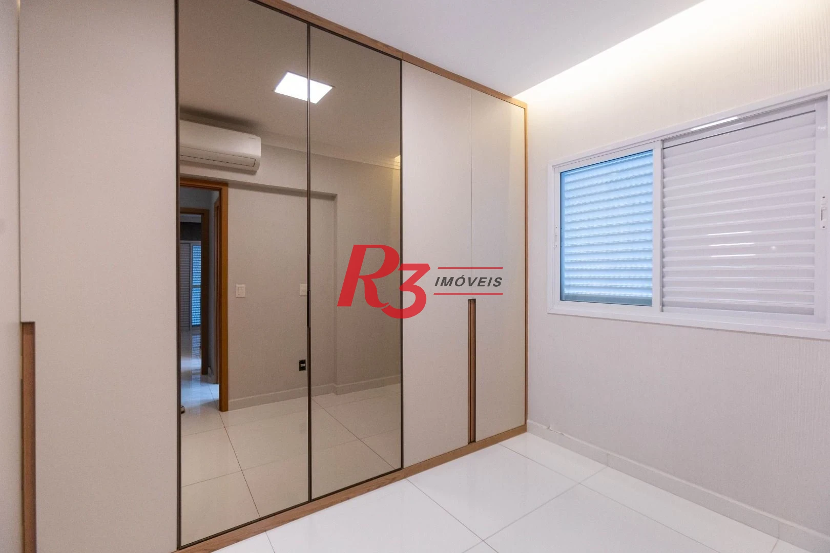 Apartamento com 2 dormitórios à venda, 76 m² por R$ 1.500.000,00 - Gonzaga - Santos/SP