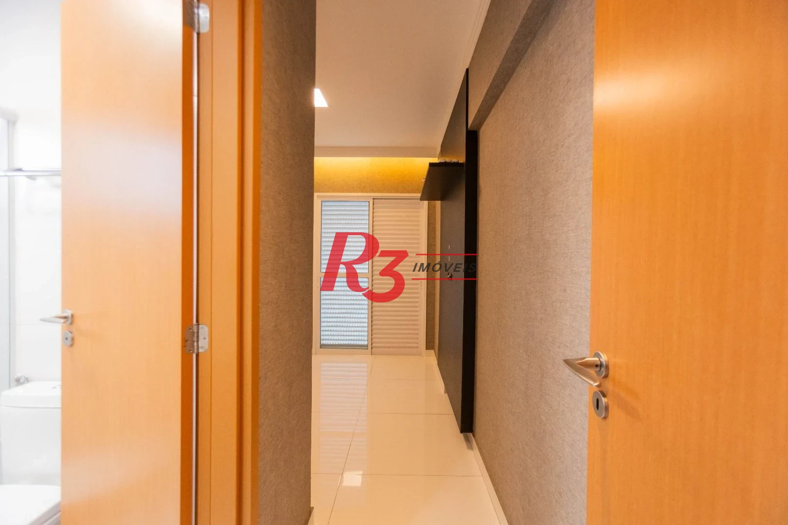 Apartamento com 2 dormitórios à venda, 76 m² por R$ 1.500.000,00 - Gonzaga - Santos/SP