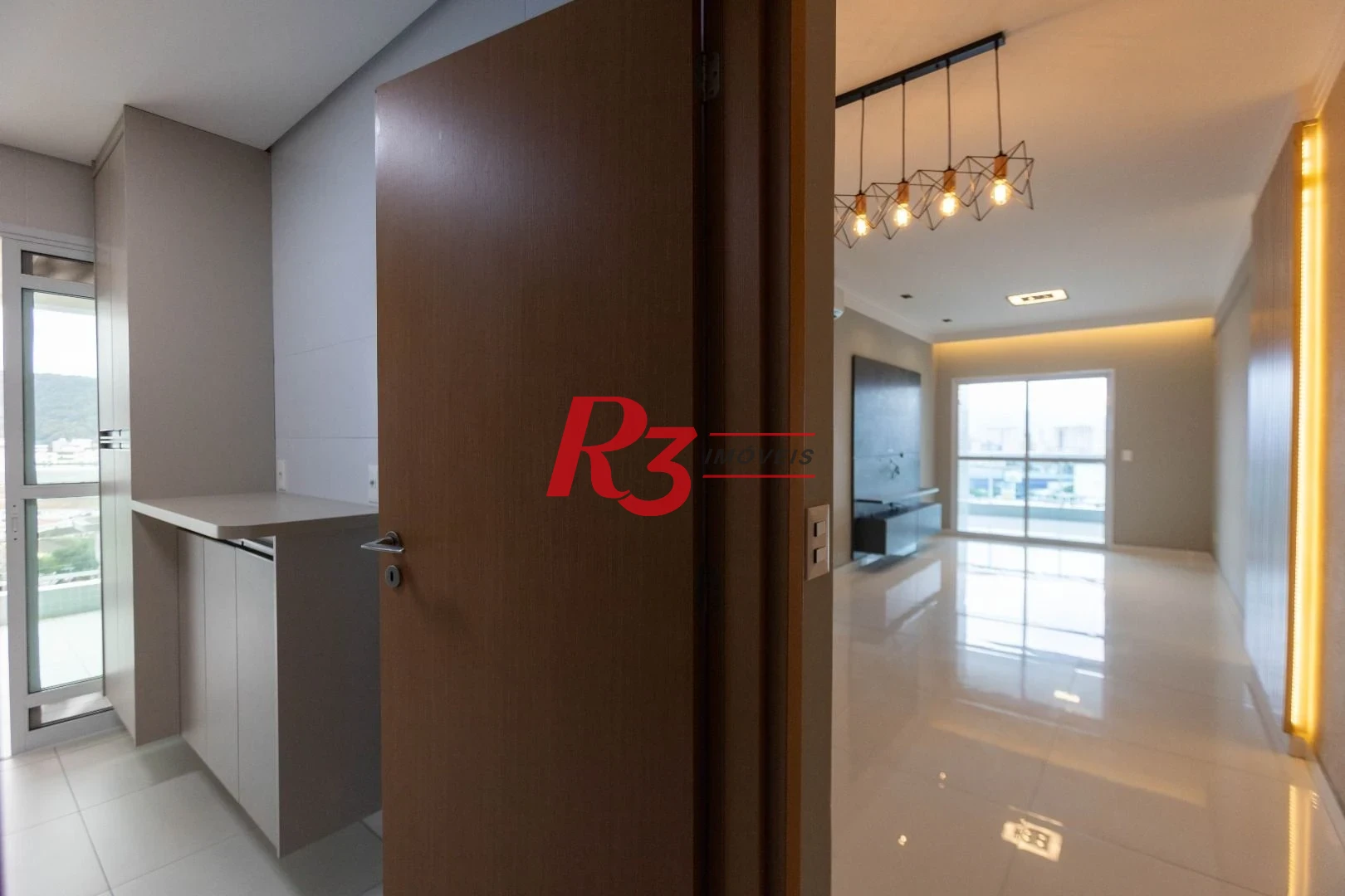 Apartamento com 2 dormitórios à venda, 76 m² por R$ 1.500.000,00 - Gonzaga - Santos/SP