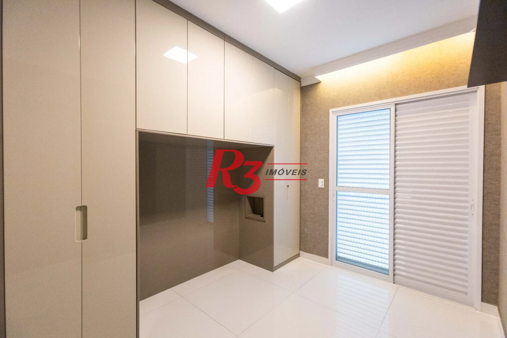 Apartamento com 2 dormitórios à venda, 76 m² por R$ 1.500.000,00 - Gonzaga - Santos/SP