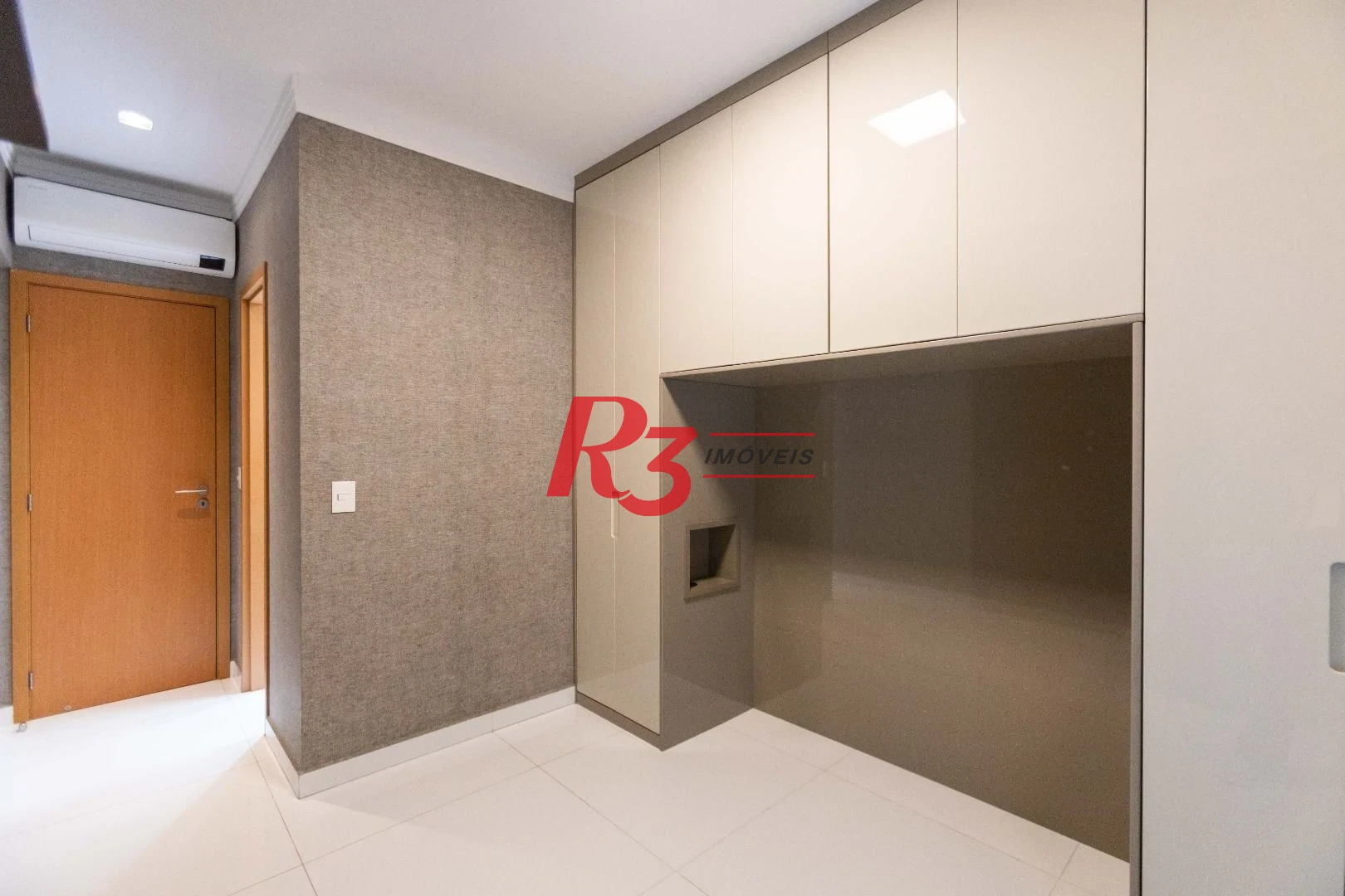 Apartamento com 2 dormitórios à venda, 76 m² por R$ 1.500.000,00 - Gonzaga - Santos/SP