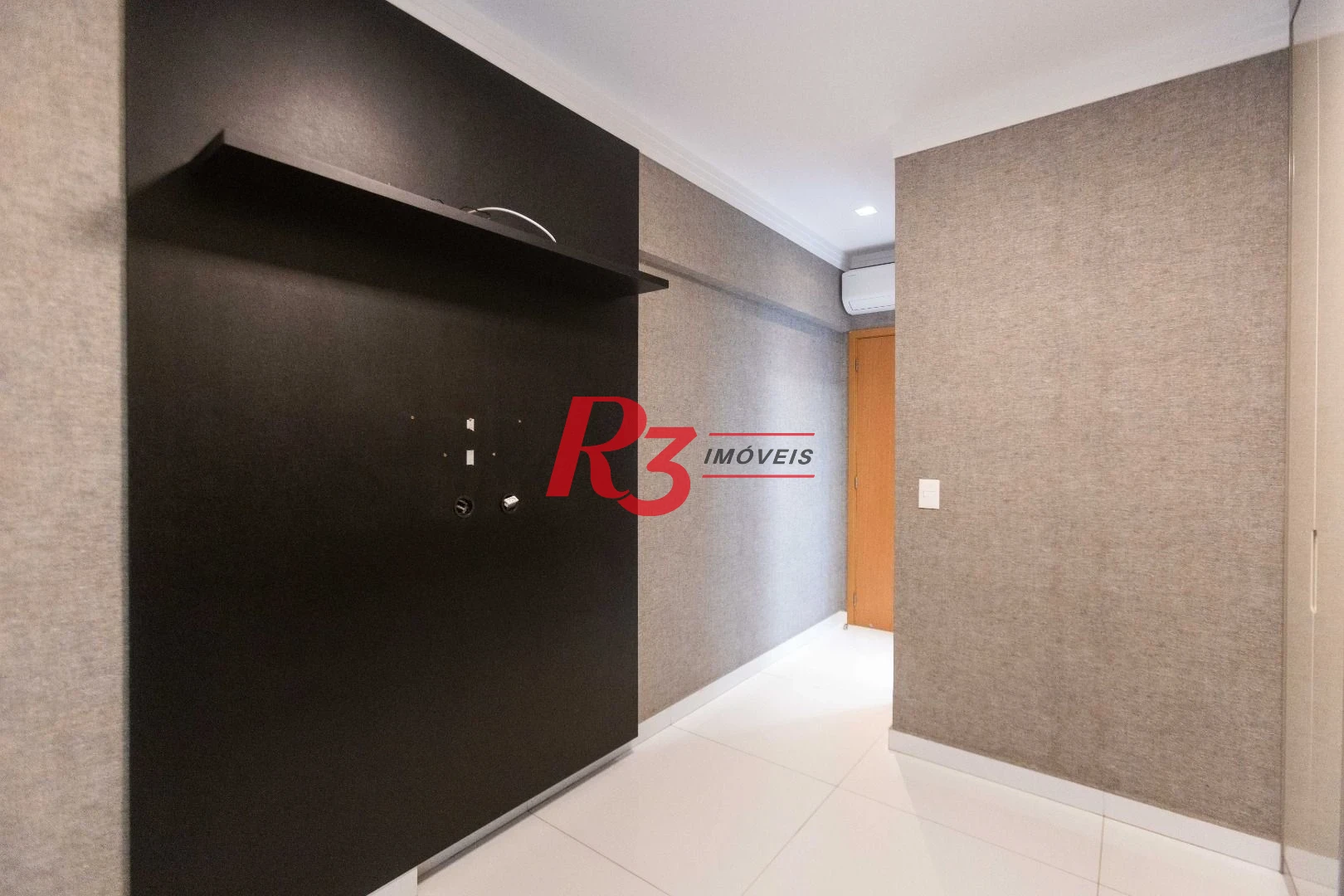 Apartamento com 2 dormitórios à venda, 76 m² por R$ 1.500.000,00 - Gonzaga - Santos/SP