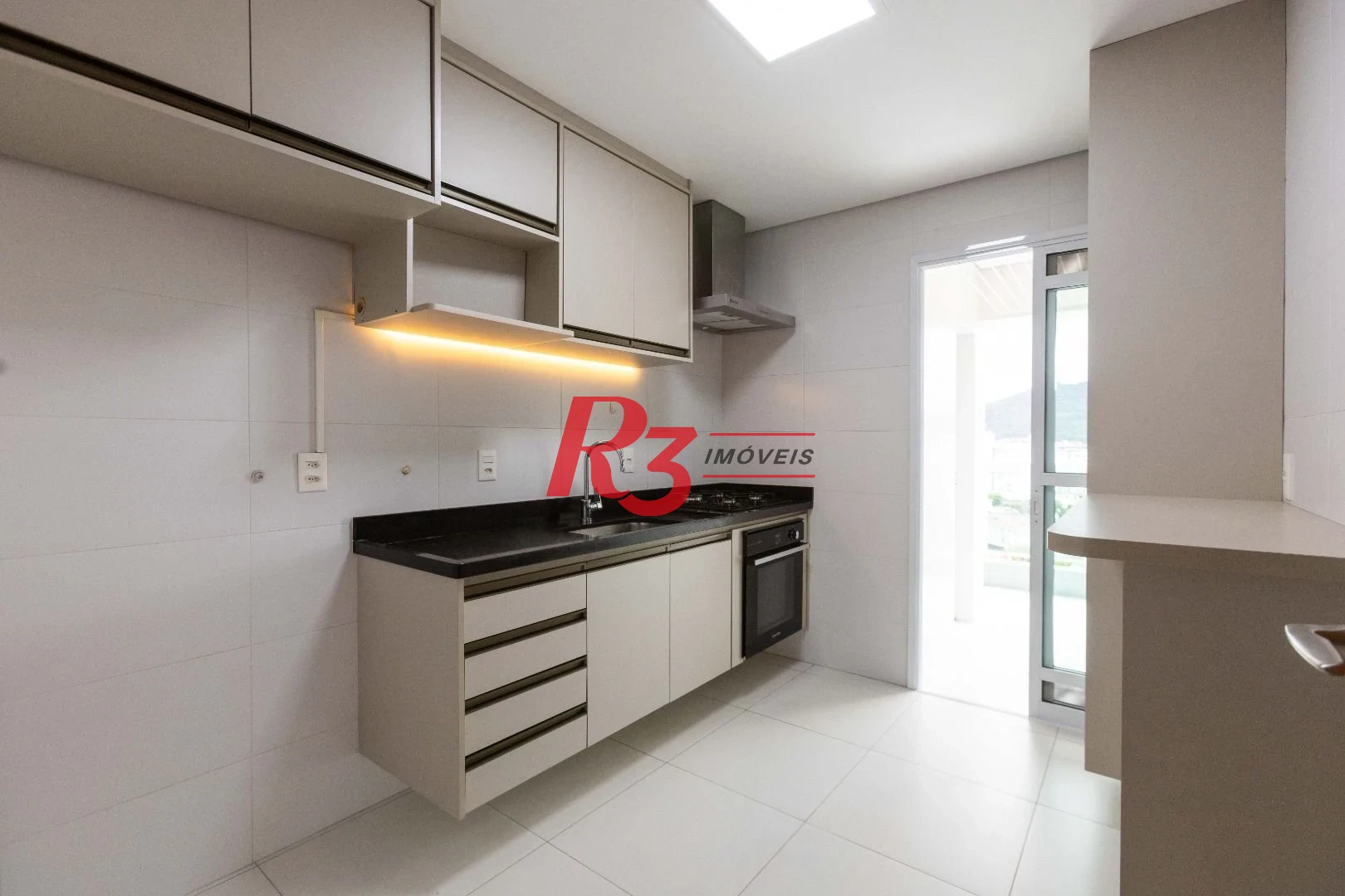 Apartamento com 2 dormitórios à venda, 76 m² por R$ 1.500.000,00 - Gonzaga - Santos/SP