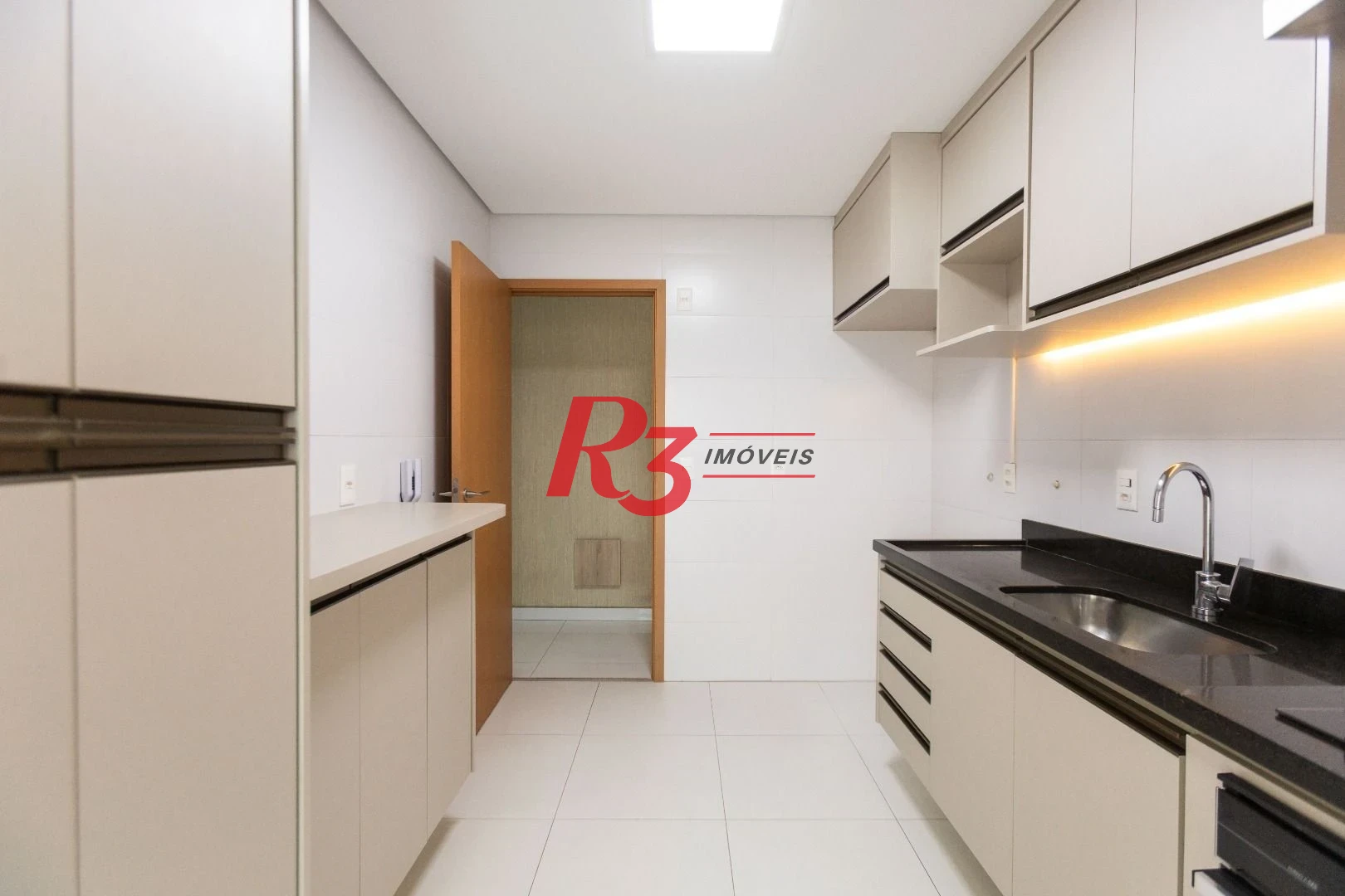 Apartamento com 2 dormitórios à venda, 76 m² por R$ 1.500.000,00 - Gonzaga - Santos/SP