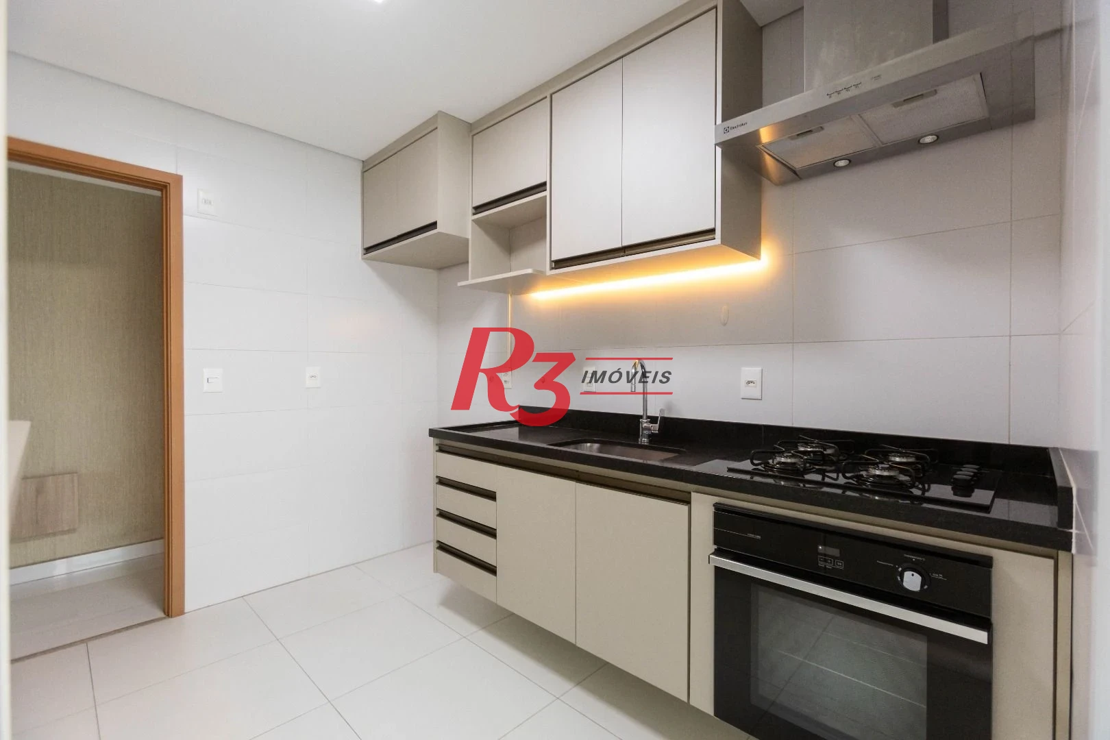 Apartamento com 2 dormitórios à venda, 76 m² por R$ 1.500.000,00 - Gonzaga - Santos/SP
