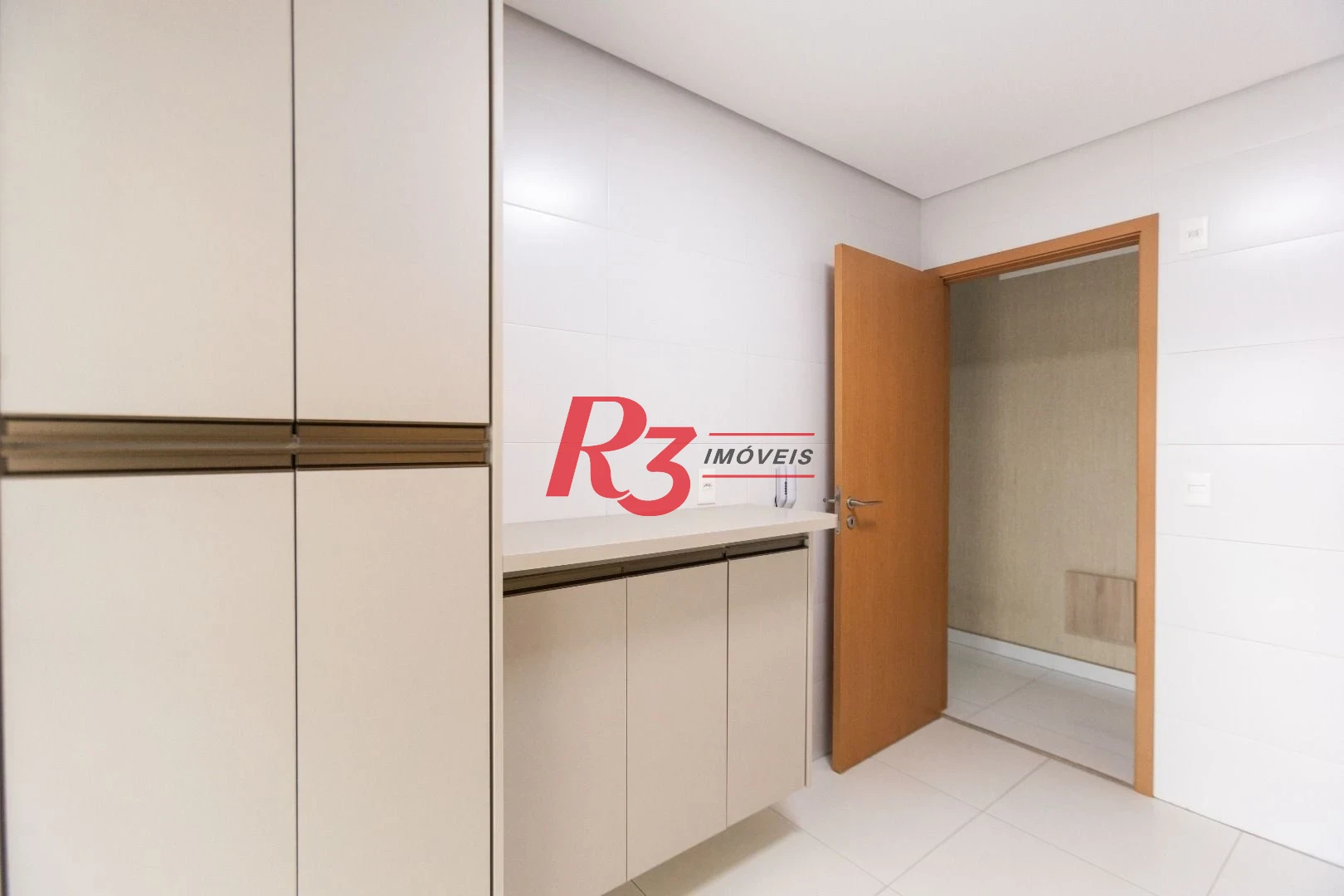 Apartamento com 2 dormitórios à venda, 76 m² por R$ 1.500.000,00 - Gonzaga - Santos/SP