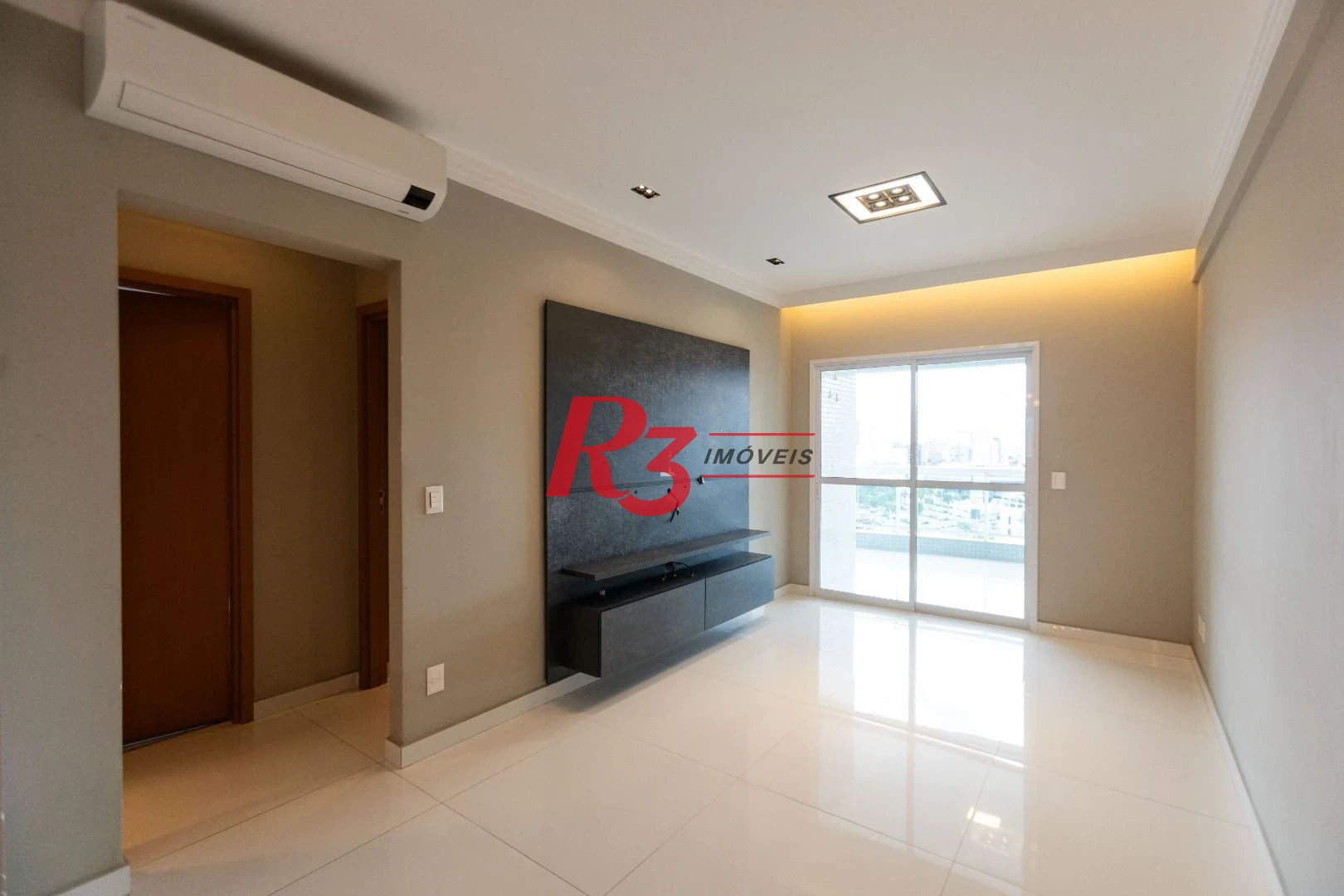 Apartamento com 2 dormitórios à venda, 76 m² por R$ 1.500.000,00 - Gonzaga - Santos/SP