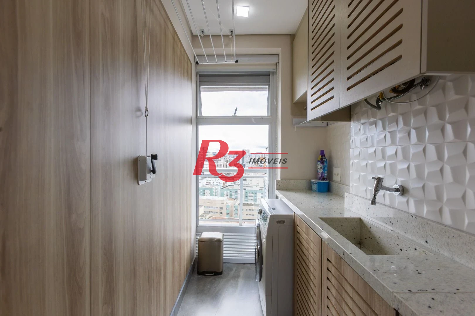 Apartamento com 2 dormitórios à venda, 72 m² por R$ 2.100.000,00 - Pompéia - Santos/SP