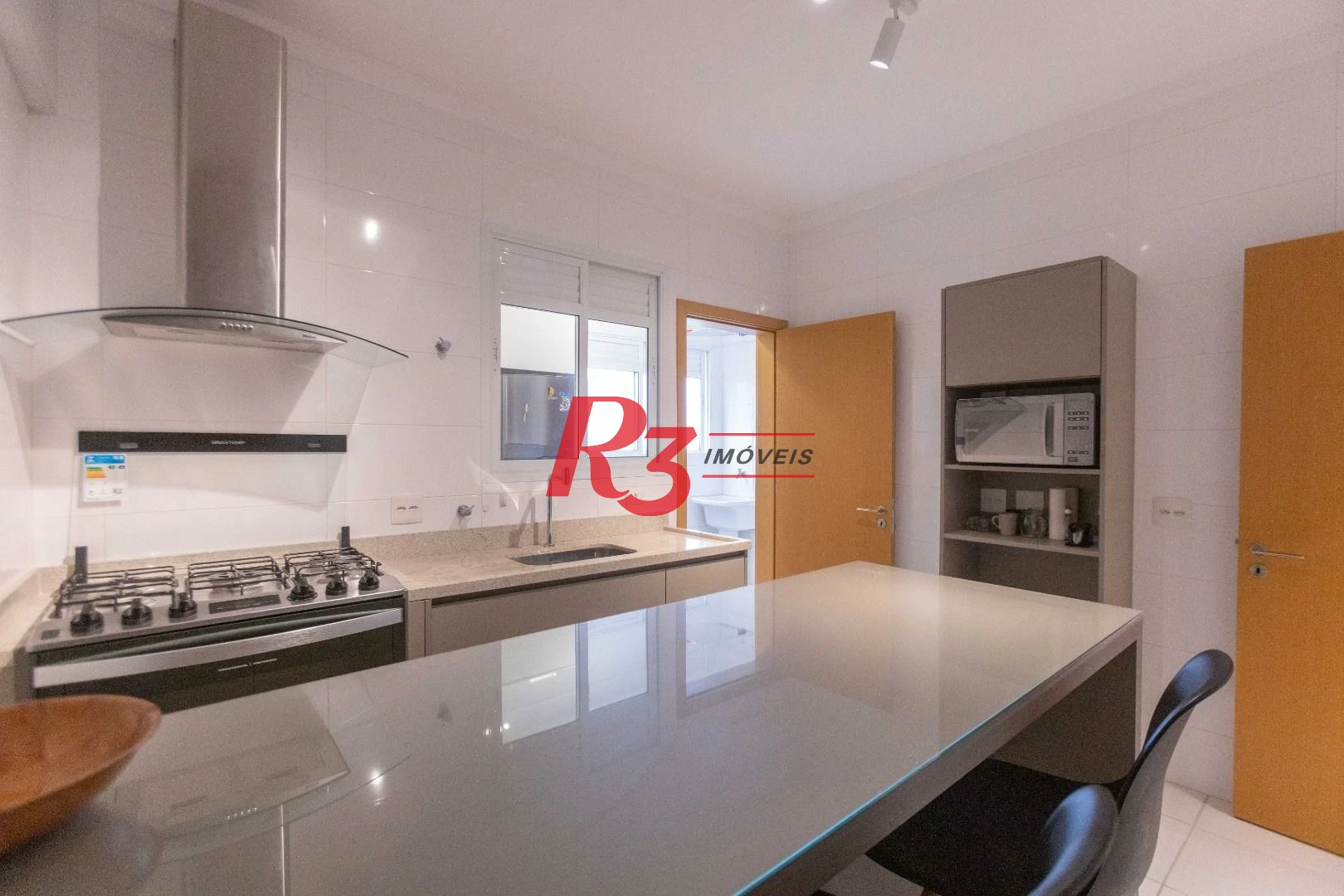 Apartamento com 2 dormitórios à venda, 112 m² por R$ 1.390.000,00 - Gonzaga - Santos/SP