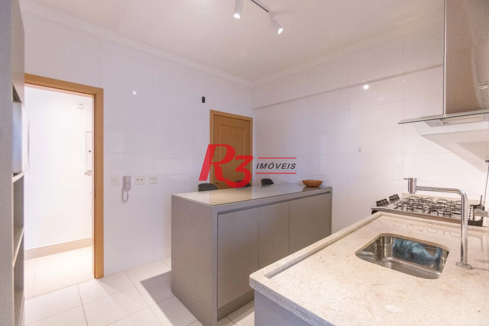 Apartamento com 2 dormitórios à venda, 112 m² por R$ 1.390.000,00 - Gonzaga - Santos/SP