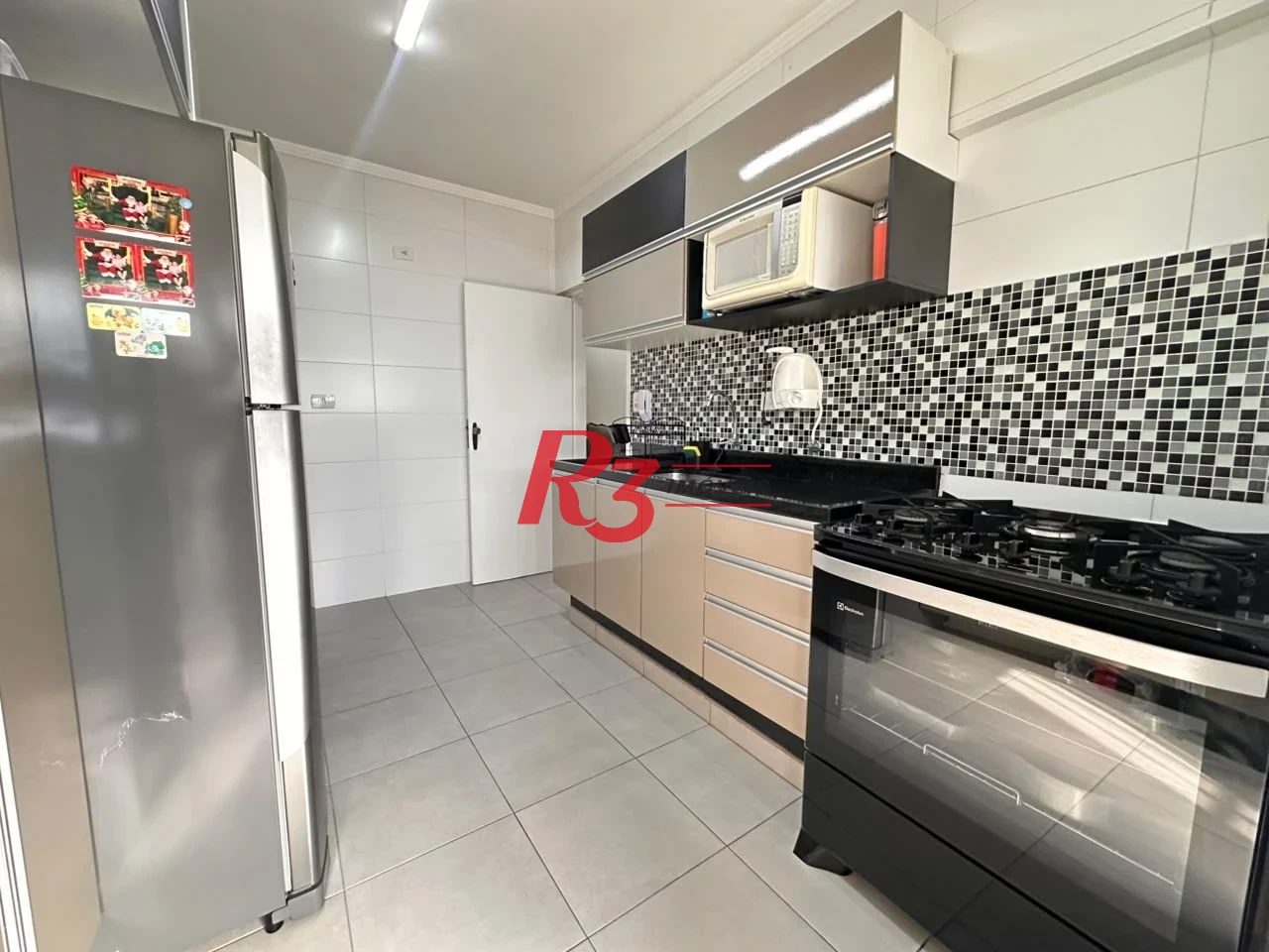 Apartamento com 2 dormitórios à venda, 74 m² por R$ 565.000,00 - Embaré - Santos/SP