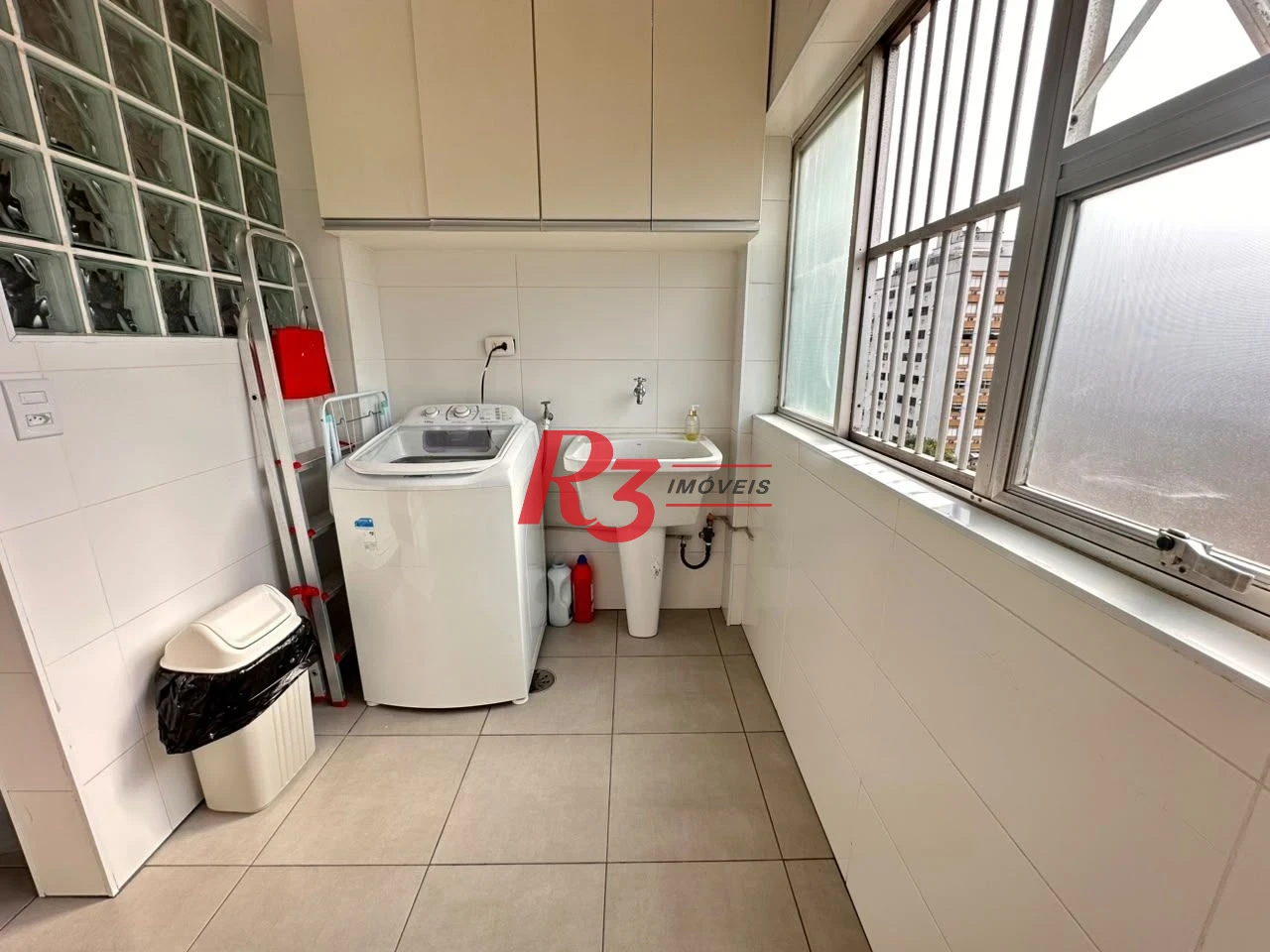 Apartamento com 2 dormitórios à venda, 74 m² por R$ 565.000,00 - Embaré - Santos/SP