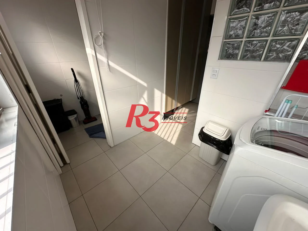 Apartamento com 2 dormitórios à venda, 74 m² por R$ 565.000,00 - Embaré - Santos/SP