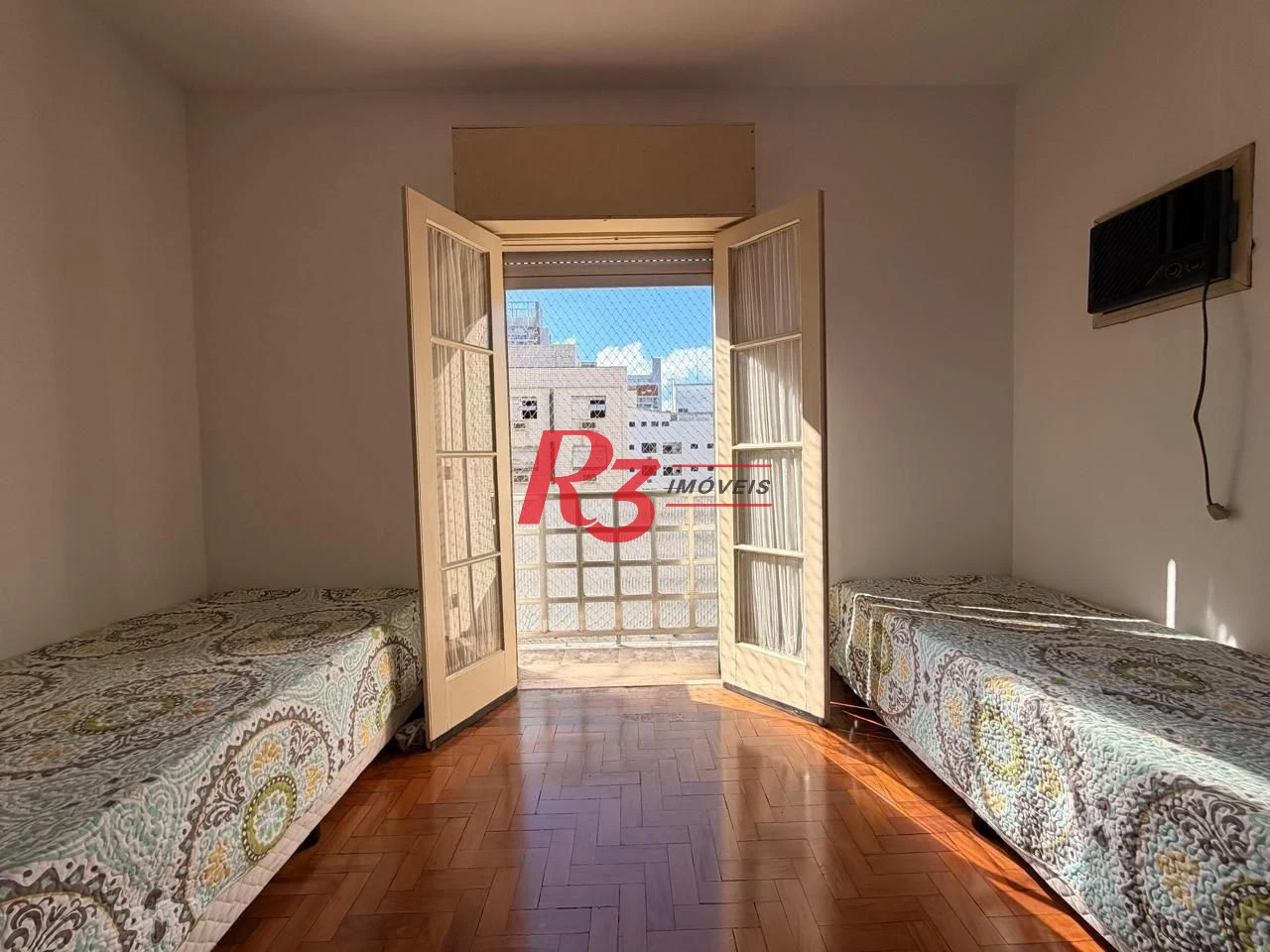 Apartamento com 2 dormitórios à venda, 100 m² por R$ 750.000,00 - Gonzaga - Santos/SP