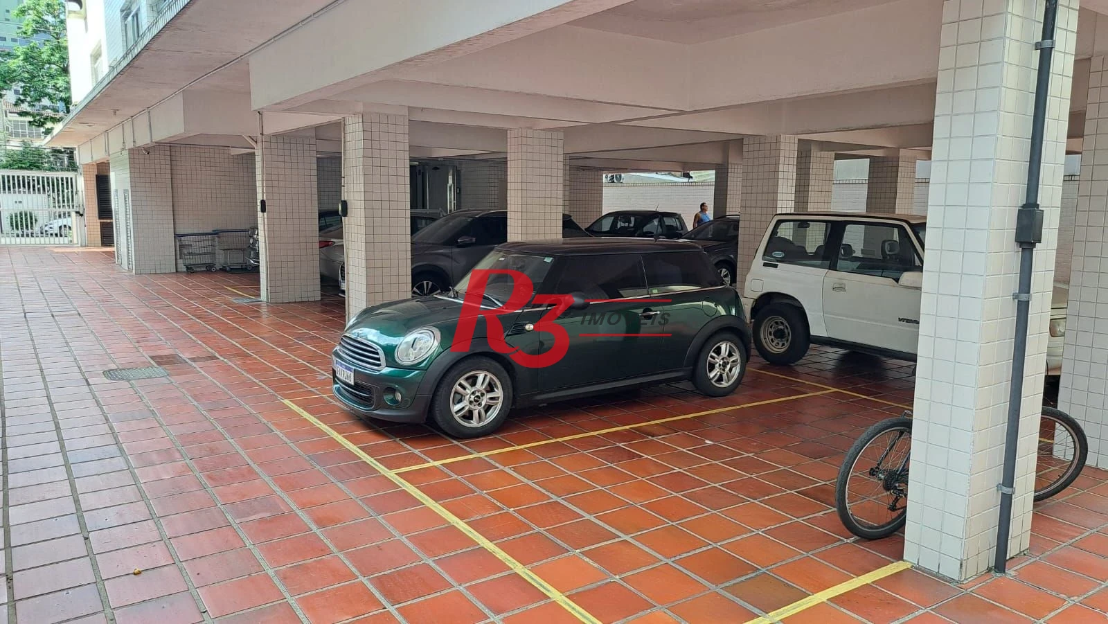 Apartamento com 2 dormitórios à venda, 121 m² por R$ 760.000,00 - Gonzaga - Santos/SP