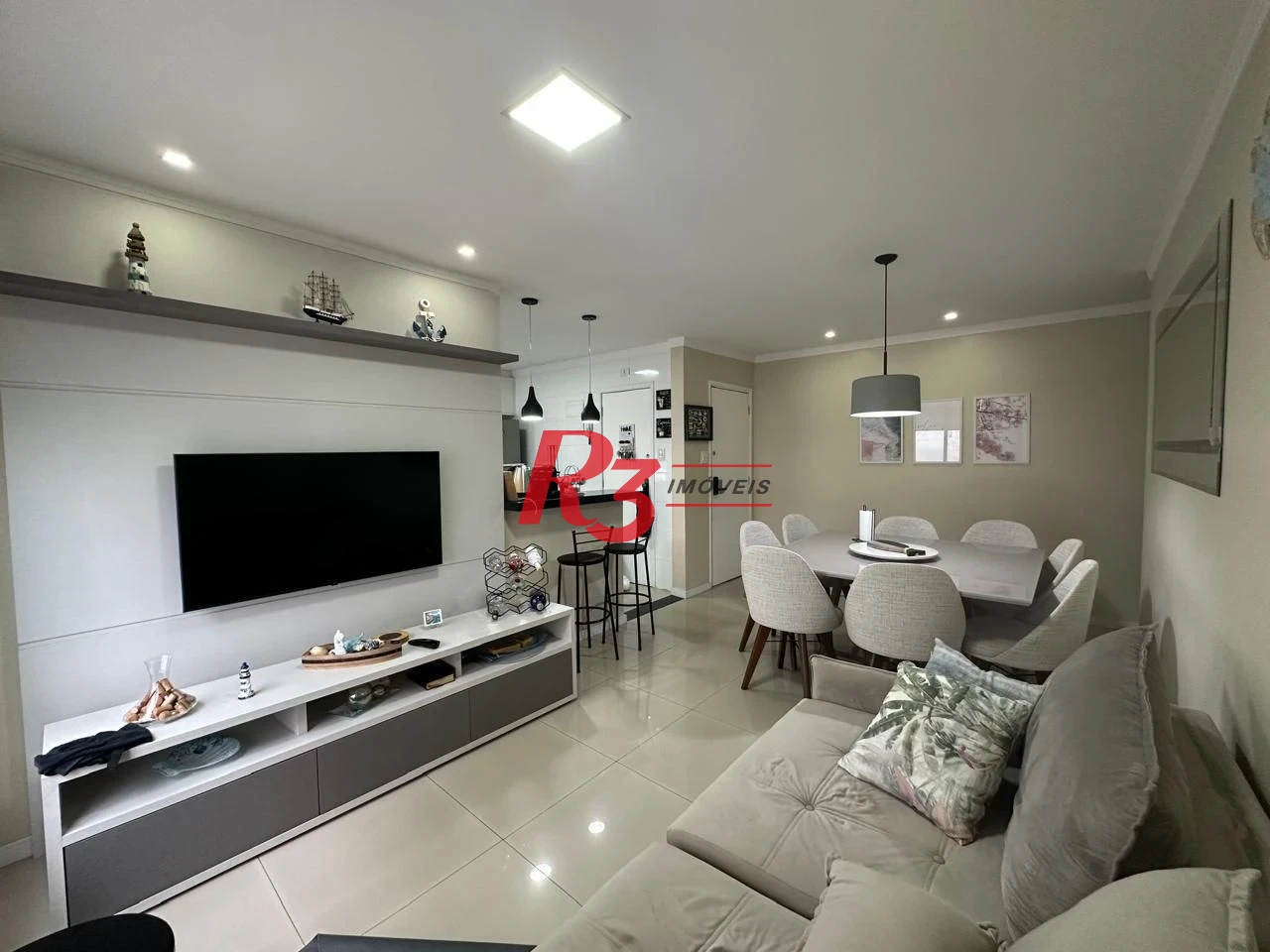 Apartamento com 2 dormitórios à venda, 87 m² por R$ 745.000,00 - Gonzaga - Santos/SP
