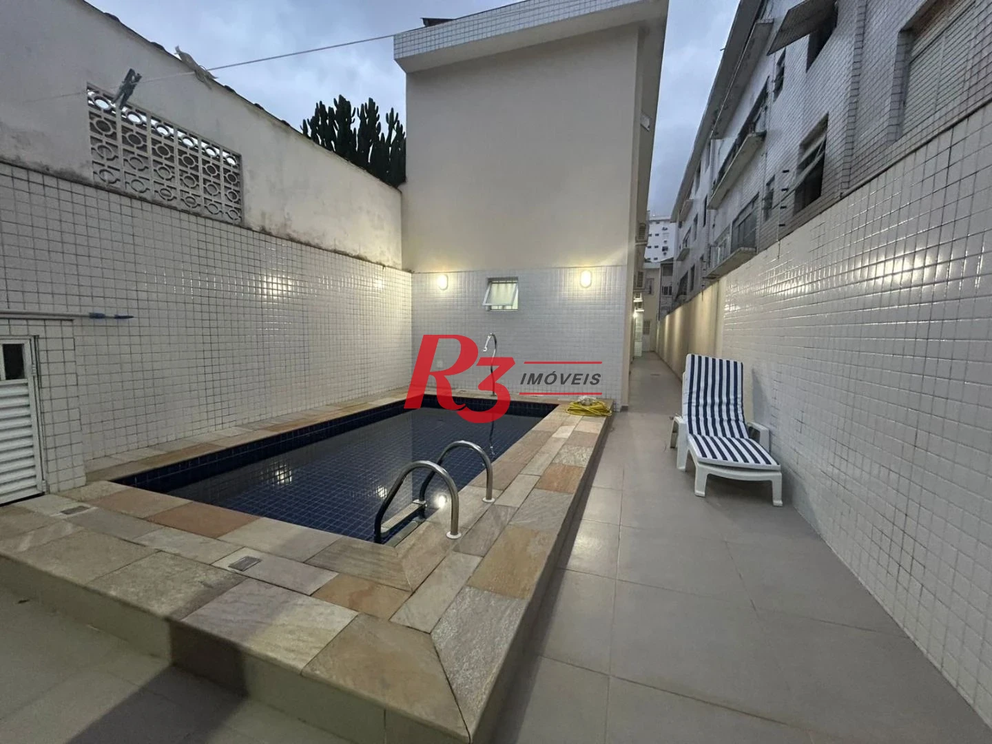Casa com 3 dormitórios à venda, 160 m² por R$ 1.980.000,00 - Campo Grande - Santos/SP
