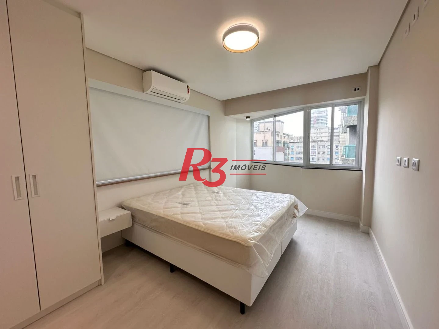Apartamento à Venda no Bairro Aparecida Vista Lateral para o Mar