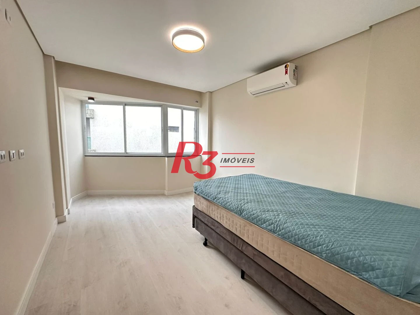 Apartamento à Venda no Bairro Aparecida Vista Lateral para o Mar