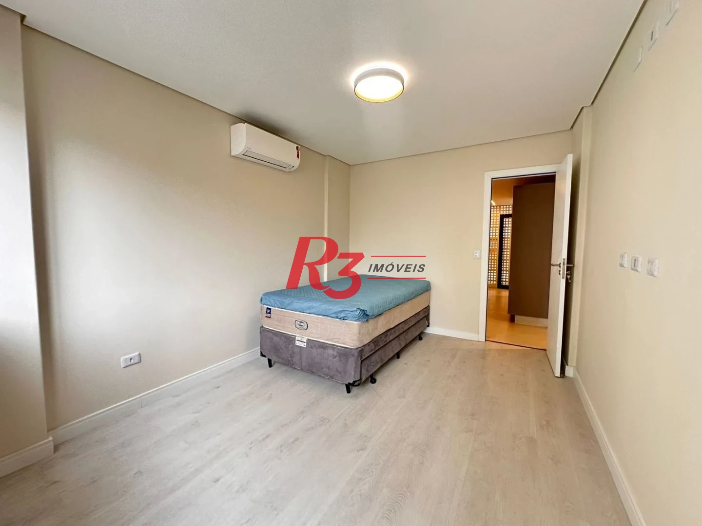 Apartamento à Venda no Bairro Aparecida Vista Lateral para o Mar
