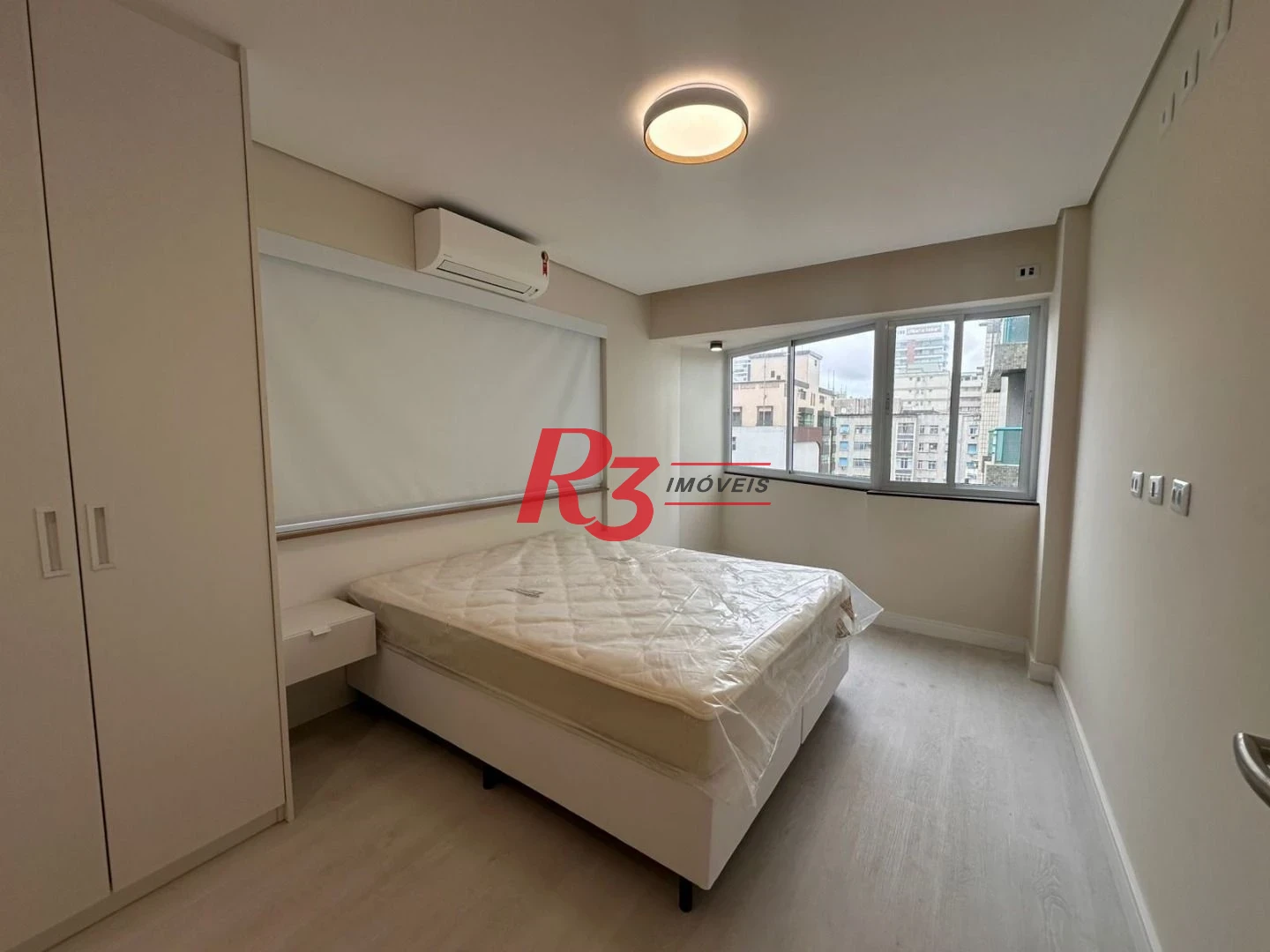 Apartamento à Venda no Bairro Aparecida Vista Lateral para o Mar