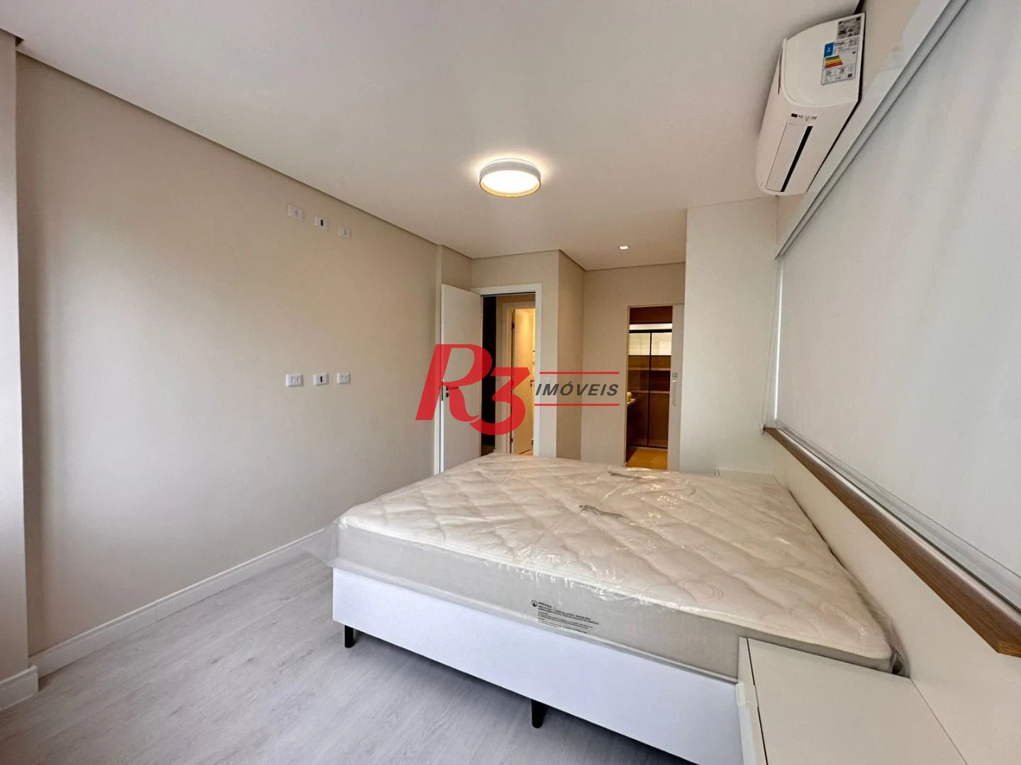 Apartamento à Venda no Bairro Aparecida Vista Lateral para o Mar