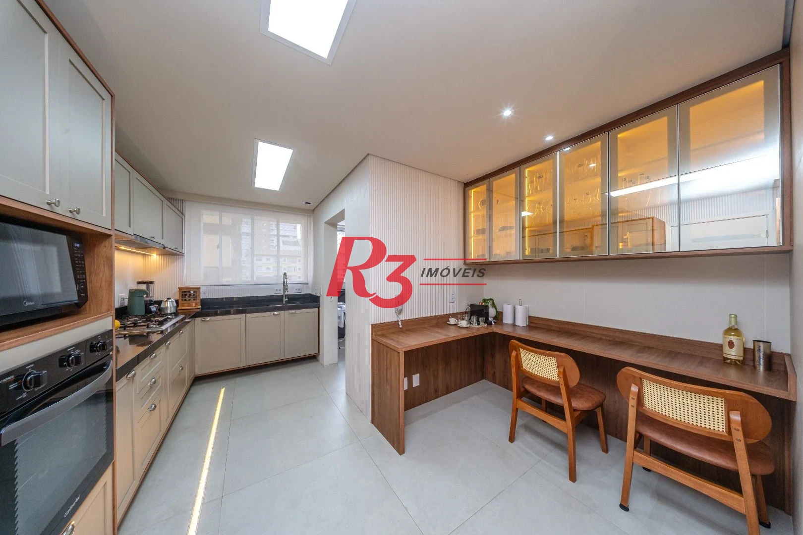 Apartamento com 3 suítes à venda, 181 m² por R$ 2.980.000 - Gonzaga - Santos/SP