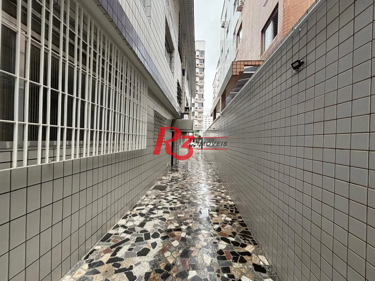 Apartamento com 2 dormitórios à venda, 75 m² por R$ 420.000,00 - Embaré - Santos/SP