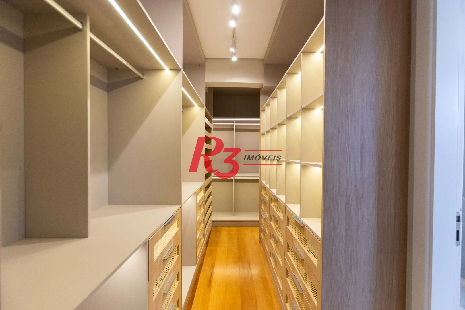 Apartamento com 3 dormitórios à venda, 209 m² por R$ 2.890.000,00 - Embaré - Santos/SP