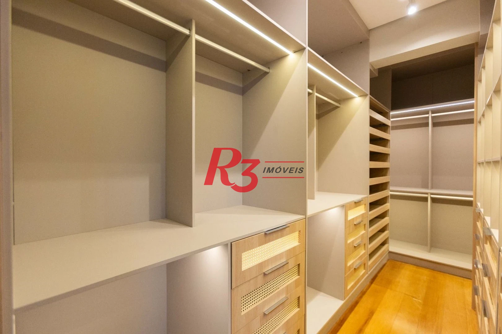 Apartamento com 3 dormitórios à venda, 209 m² por R$ 2.890.000,00 - Embaré - Santos/SP