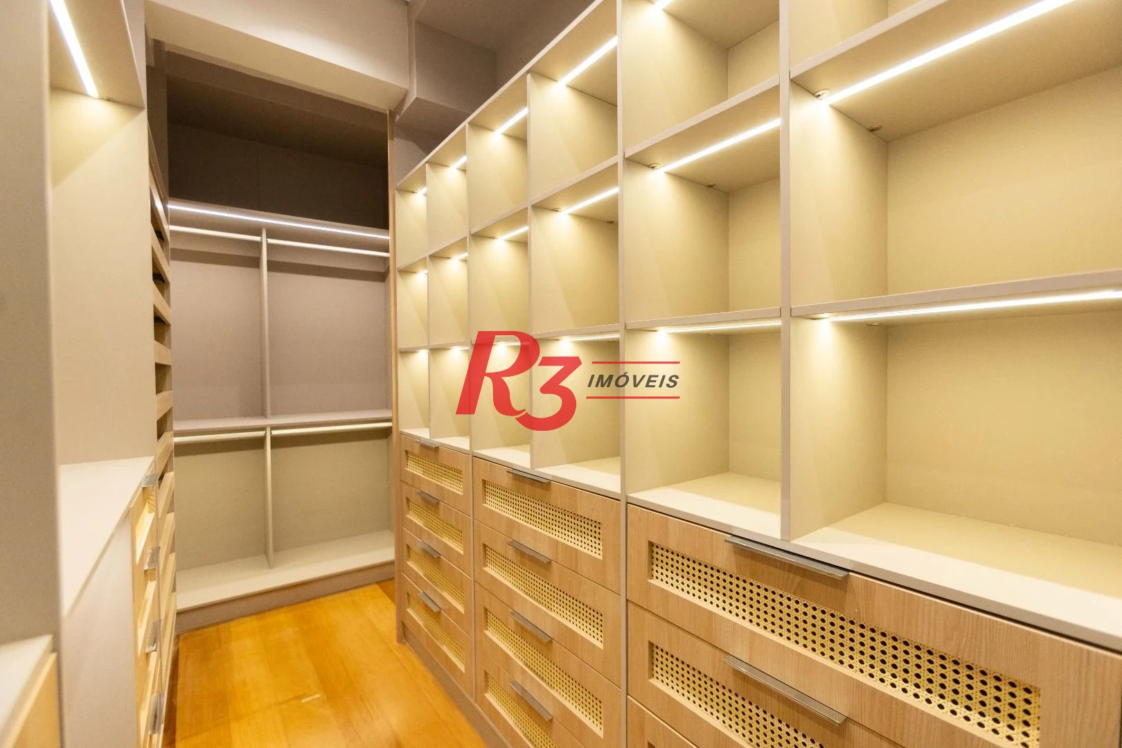 Apartamento com 3 dormitórios à venda, 209 m² por R$ 2.890.000,00 - Embaré - Santos/SP