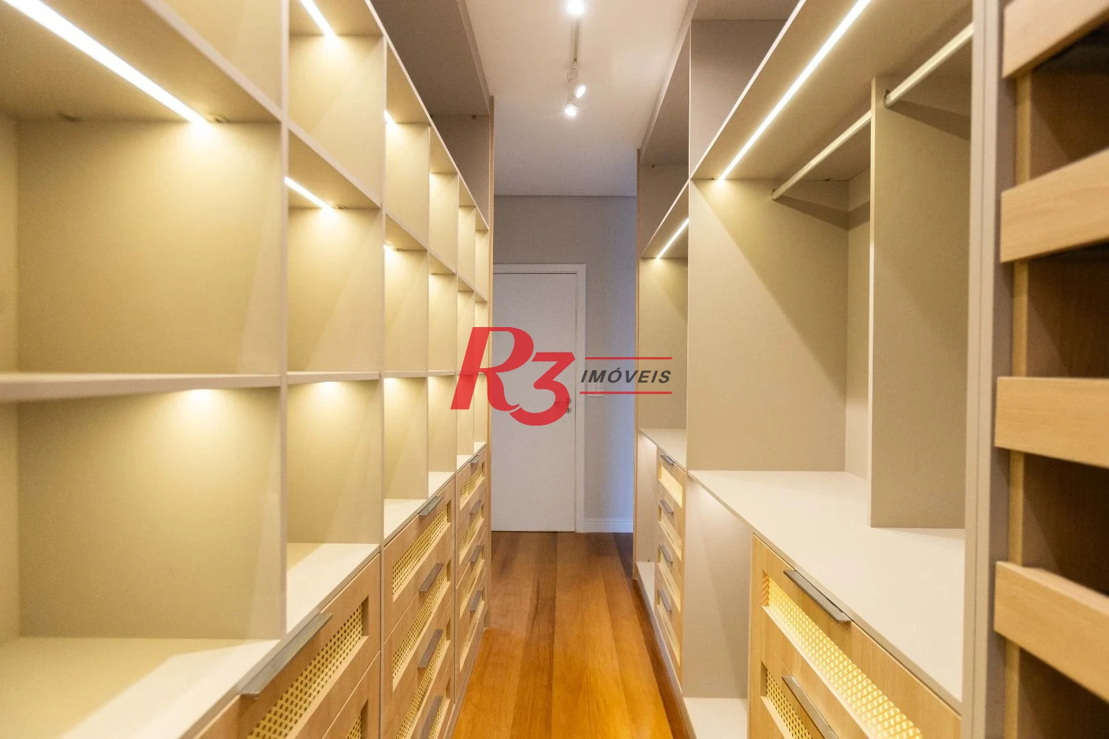 Apartamento com 3 dormitórios à venda, 209 m² por R$ 2.890.000,00 - Embaré - Santos/SP