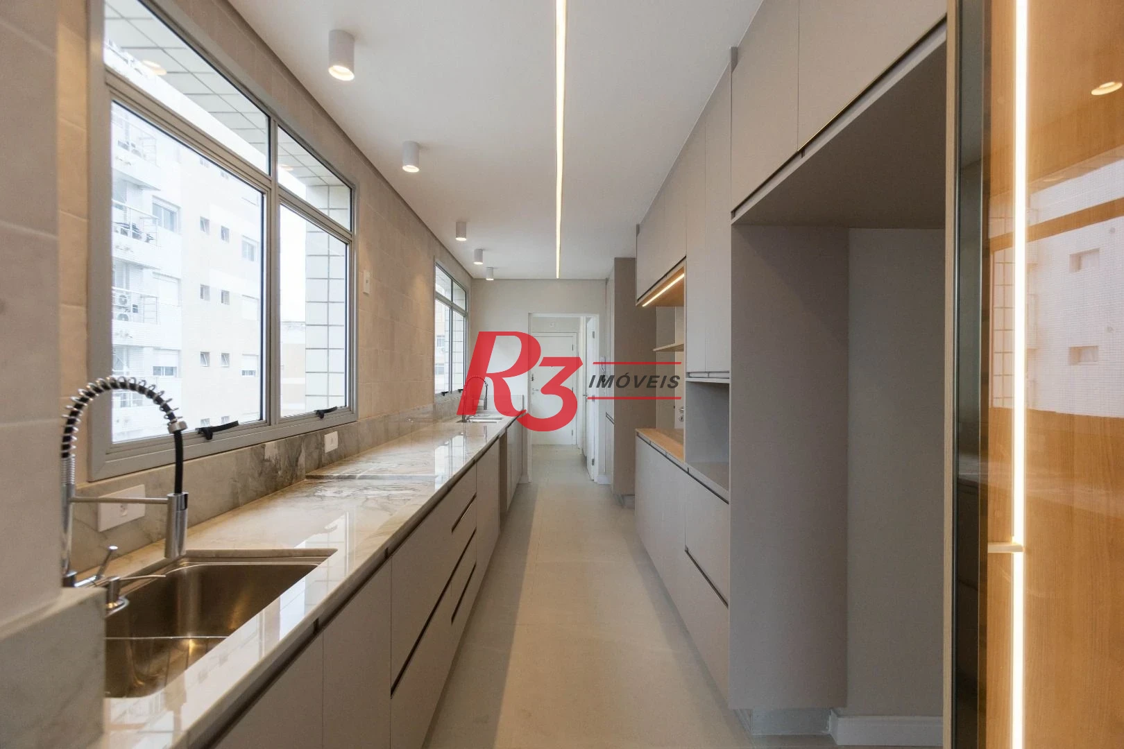 Apartamento com 3 dormitórios à venda, 209 m² por R$ 2.890.000,00 - Embaré - Santos/SP