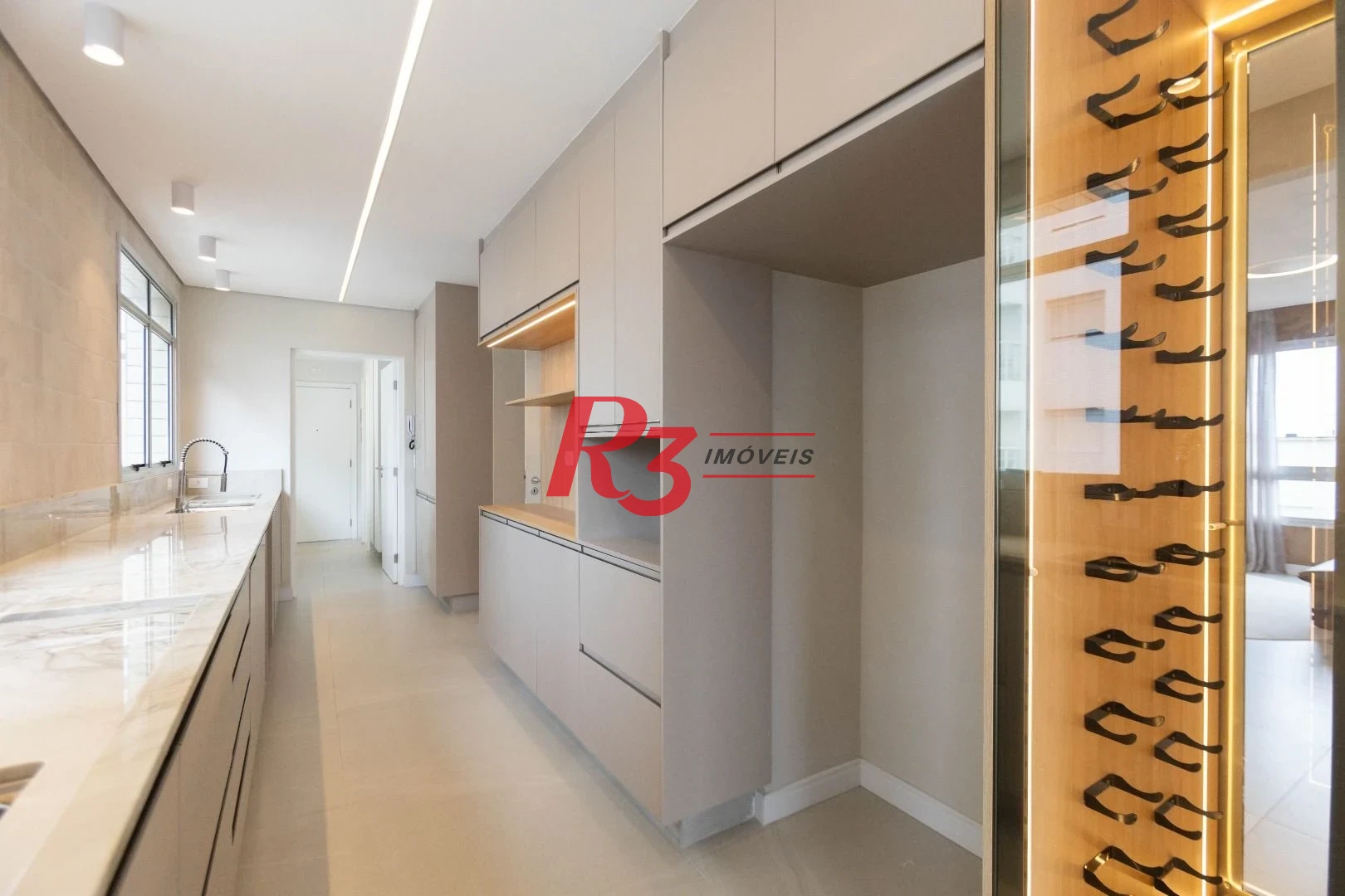 Apartamento com 3 dormitórios à venda, 209 m² por R$ 2.890.000,00 - Embaré - Santos/SP