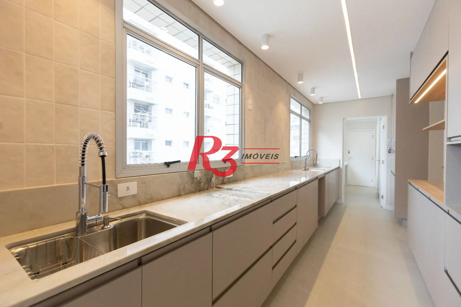 Apartamento com 3 dormitórios à venda, 209 m² por R$ 2.890.000,00 - Embaré - Santos/SP