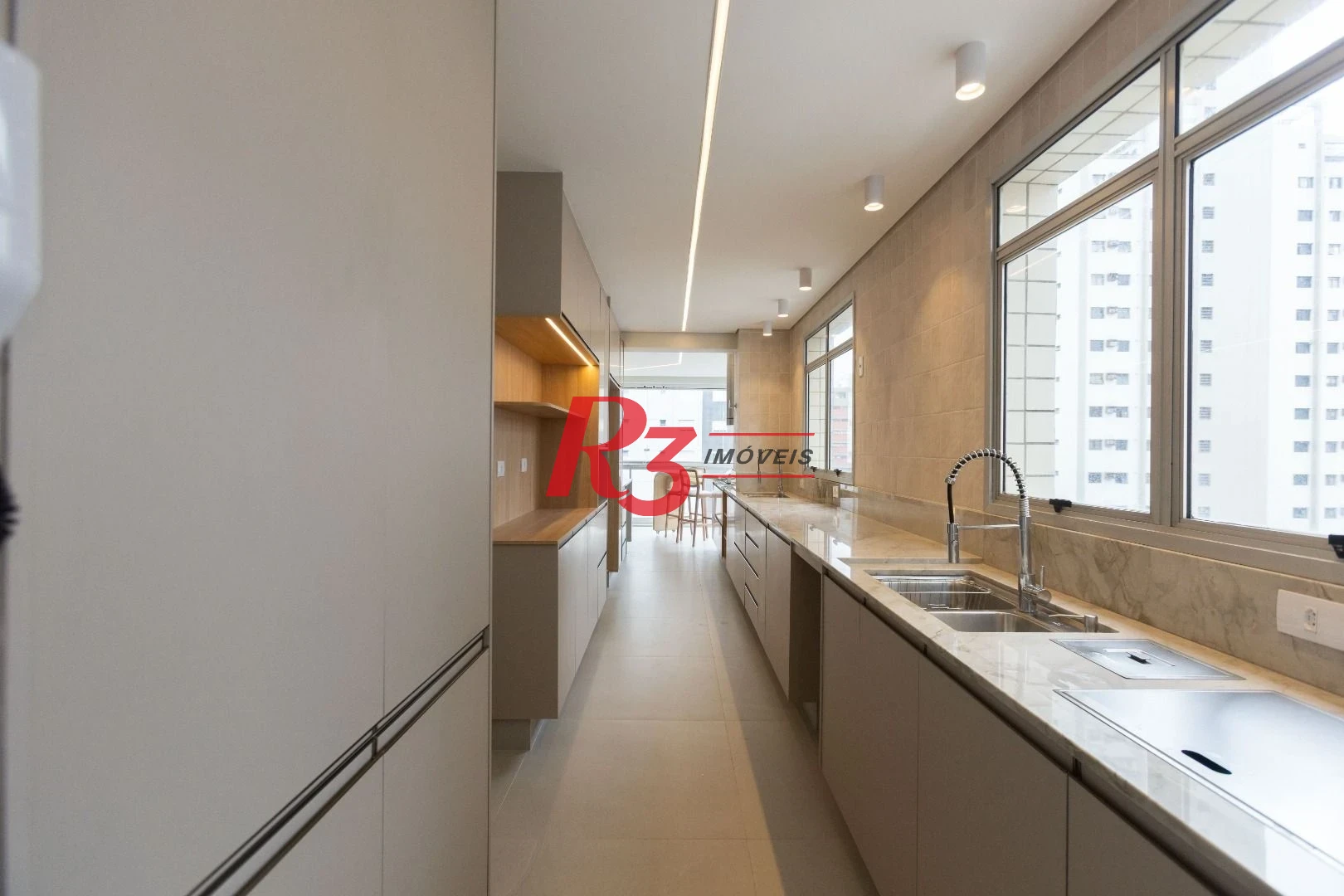 Apartamento com 3 dormitórios à venda, 209 m² por R$ 2.890.000,00 - Embaré - Santos/SP