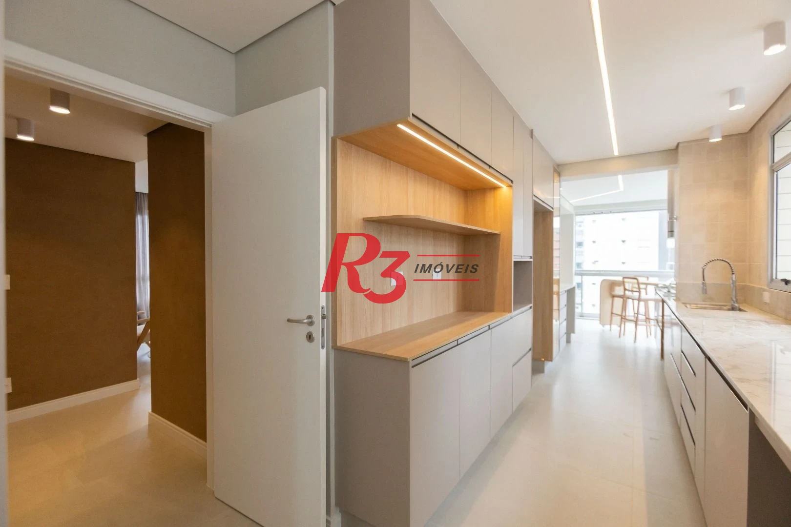 Apartamento com 3 dormitórios à venda, 209 m² por R$ 2.890.000,00 - Embaré - Santos/SP