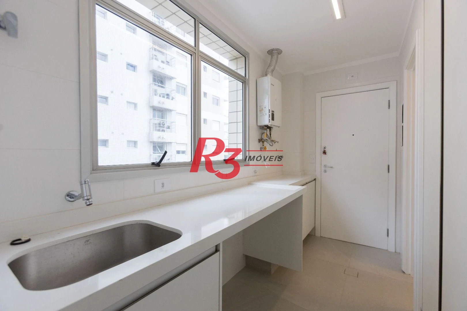Apartamento com 3 dormitórios à venda, 209 m² por R$ 2.890.000,00 - Embaré - Santos/SP