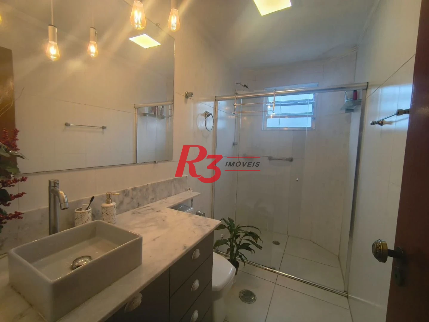 Apartamento com 2 dormitórios à venda, 110 m² por R$ 700.000,00 - Embaré - Santos/SP