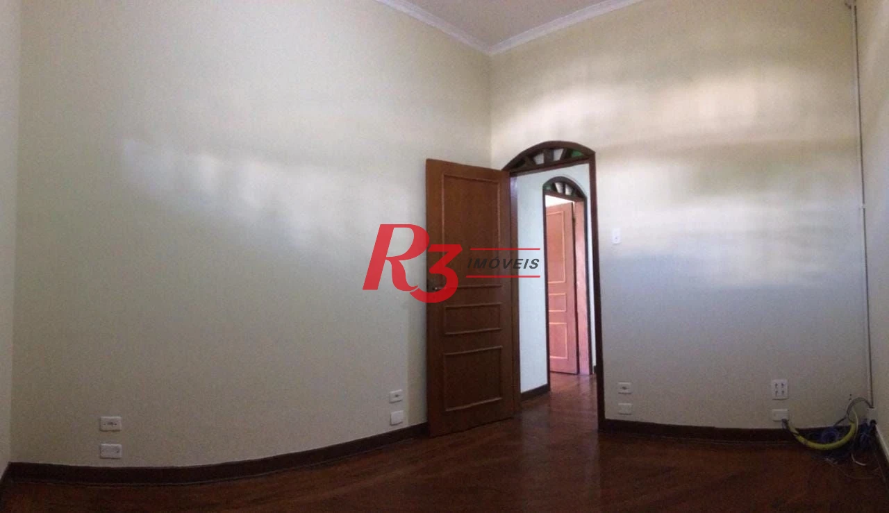 Casa com 3 dormitórios para alugar, 280 m² por R$ 12.000,00/mês - Gonzaga - Santos/SP