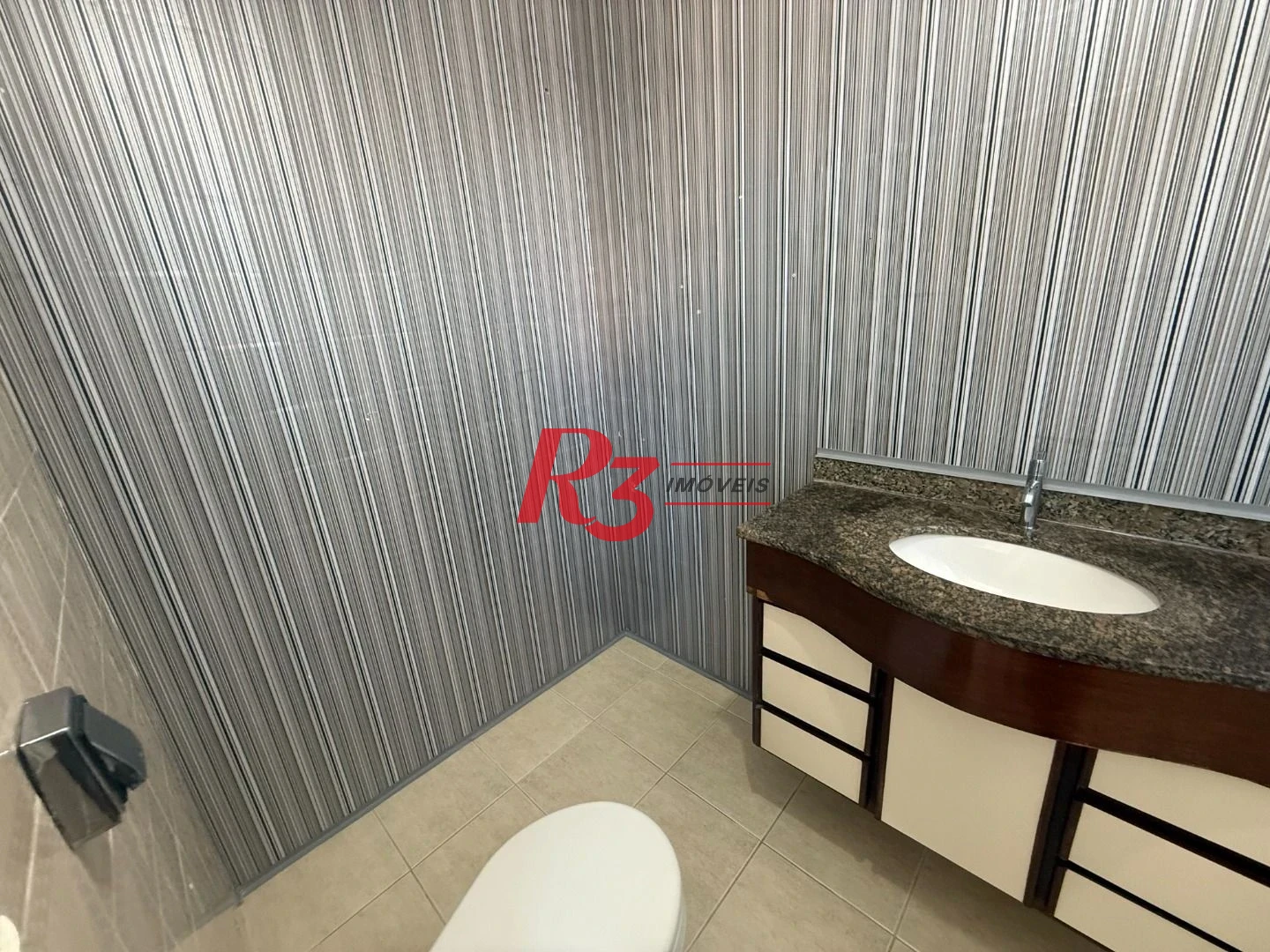 Apartamento com 3 dormitórios à venda, 117 m² por R$ 650.000,00 - Gonzaga - Santos/SP