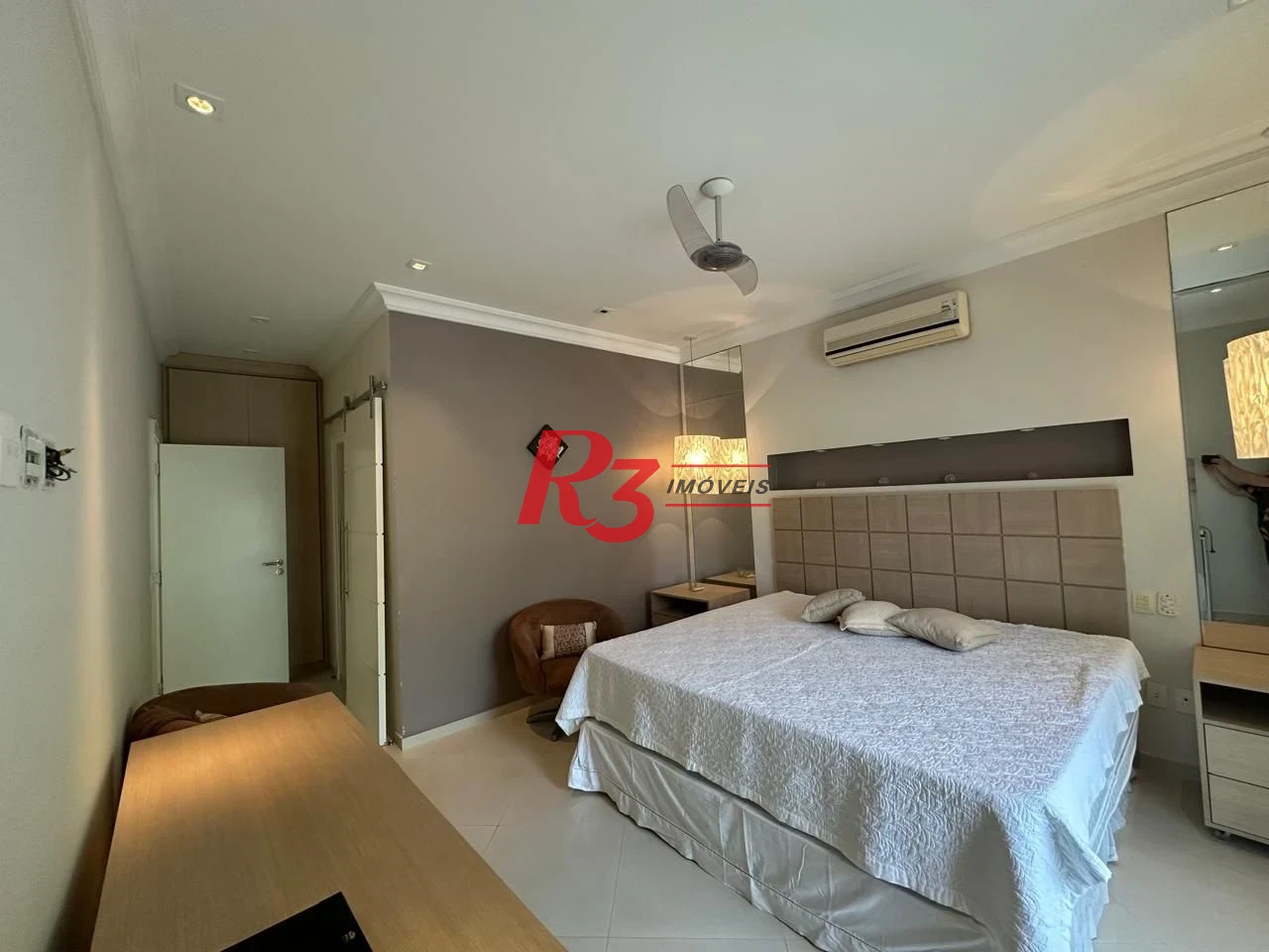 Casa com 4 dormitórios à venda, 700 m² por R$ 6.000.000,00 - Balneário Praia do Pernambuco - Guarujá/SP