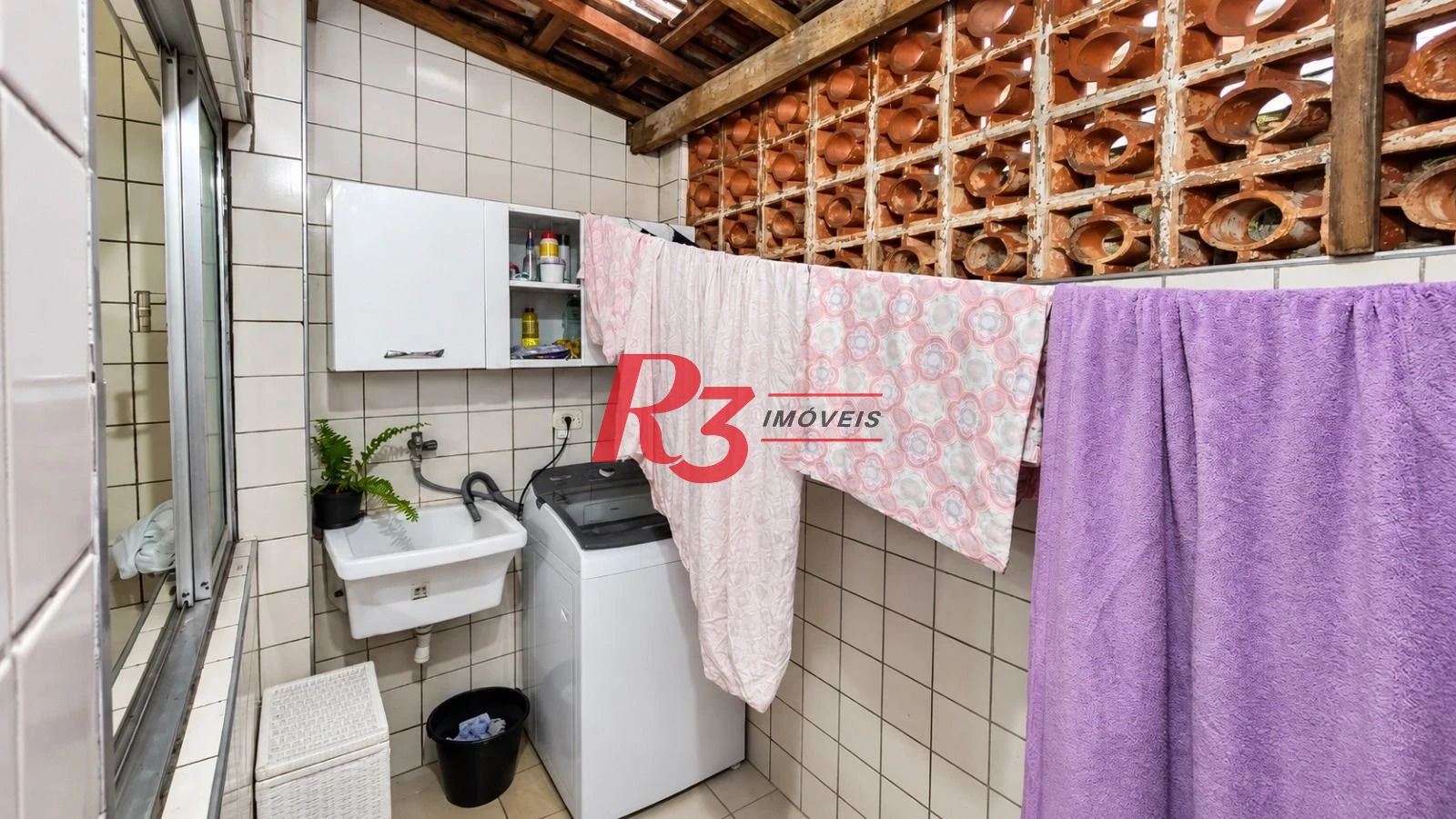 Casa com 2 dormitórios à venda, 70 m² por R$ 370.000,00 - Jabaquara - Santos/SP