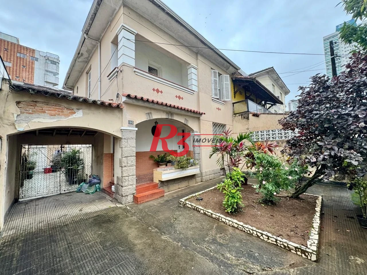 Casa com 3 dormitórios à venda, 180 m² por R$ 920.000,00 - Campo Grande - Santos/SP