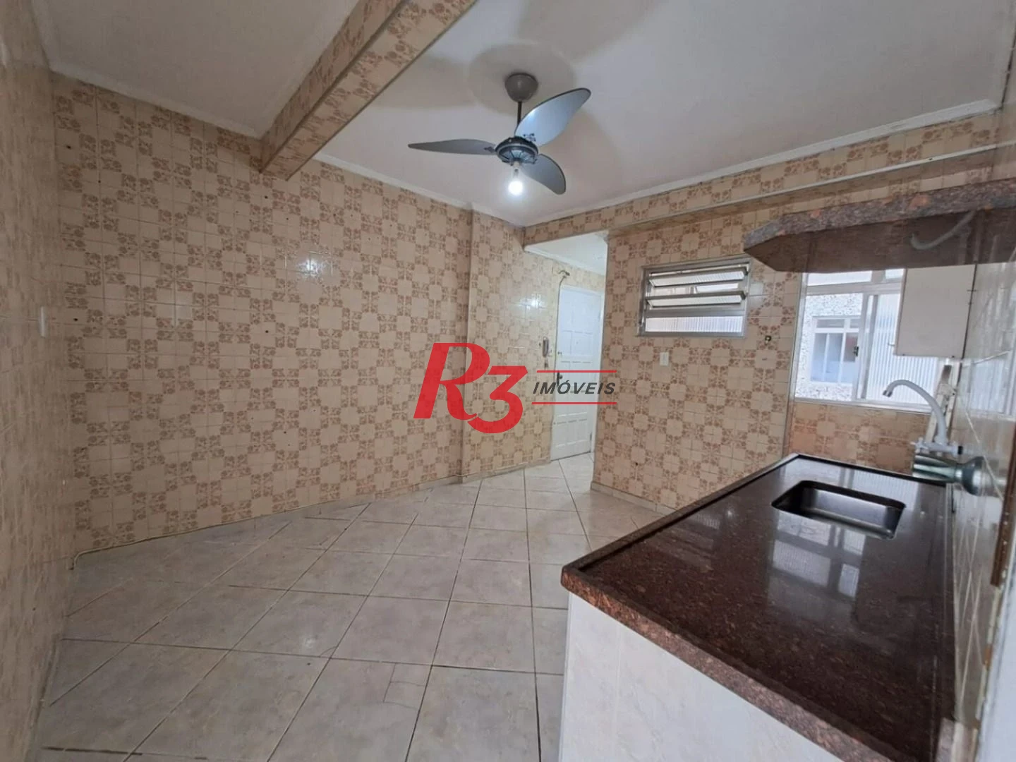 Apartamento com 2 dormitórios à venda, 65 m² por R$ 370.000,00 - José Menino - Santos/SP