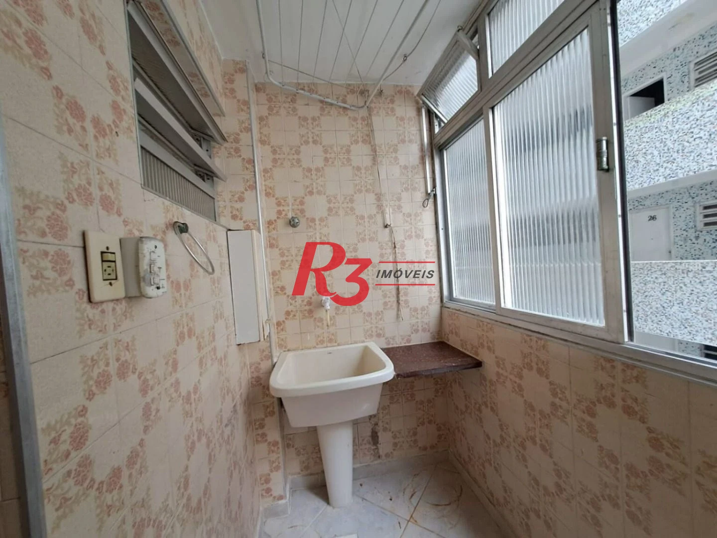 Apartamento com 2 dormitórios à venda, 65 m² por R$ 370.000,00 - José Menino - Santos/SP
