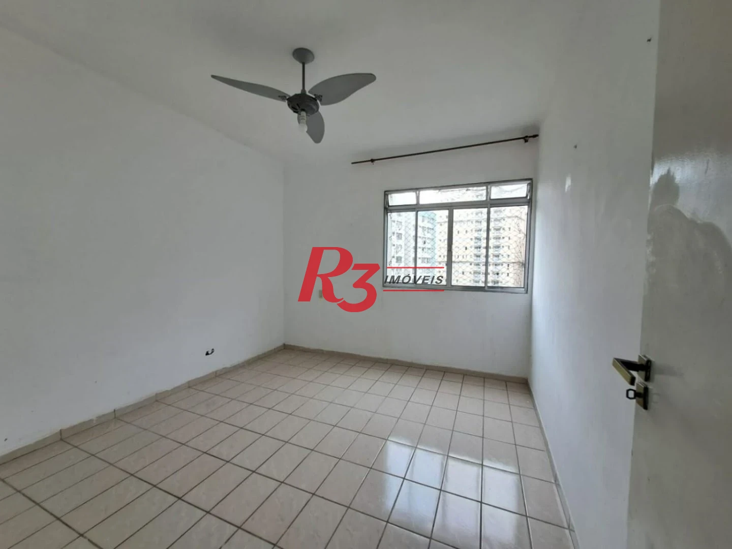Apartamento com 2 dormitórios à venda, 65 m² por R$ 370.000,00 - José Menino - Santos/SP
