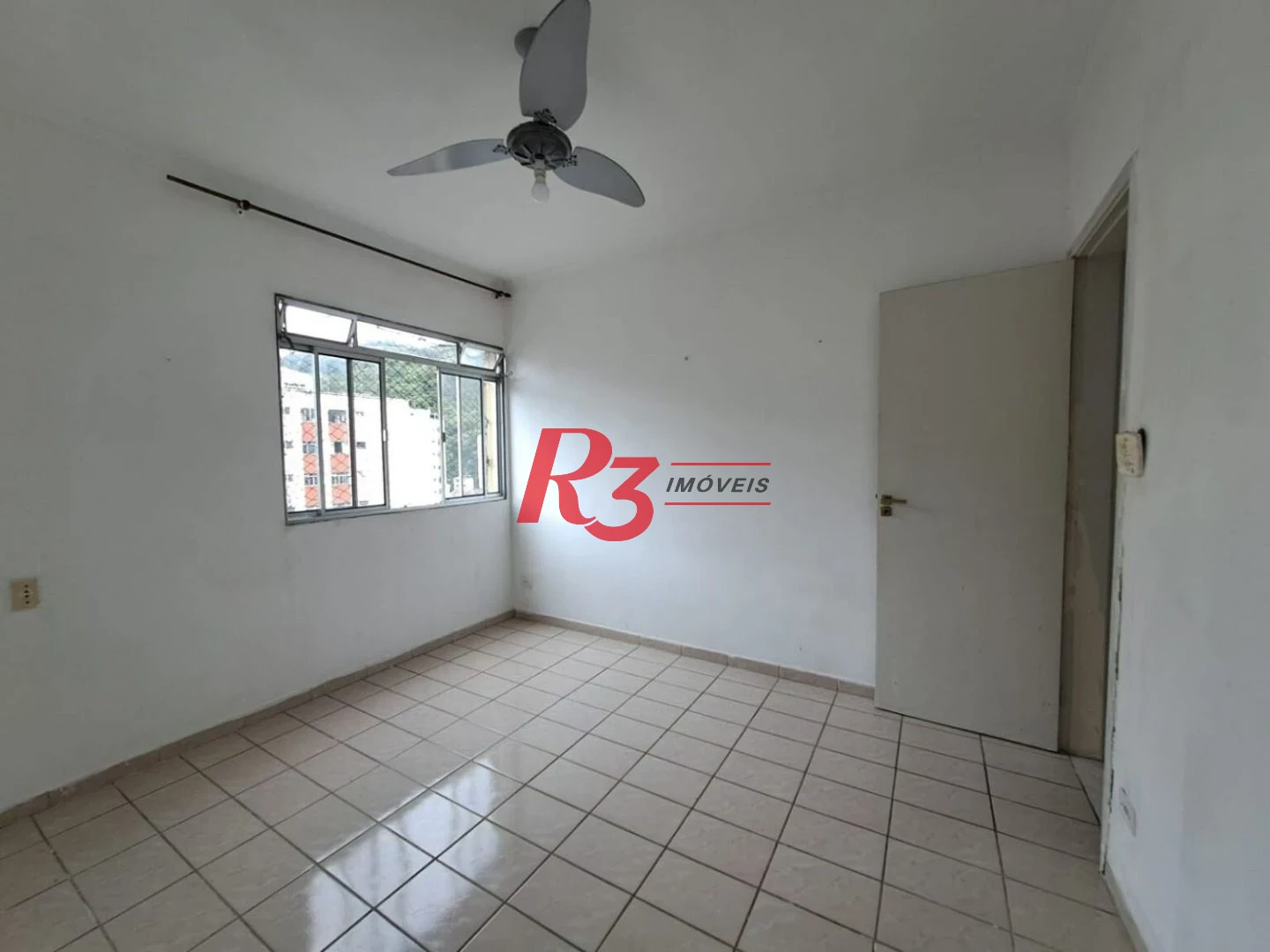 Apartamento com 2 dormitórios à venda, 65 m² por R$ 370.000,00 - José Menino - Santos/SP