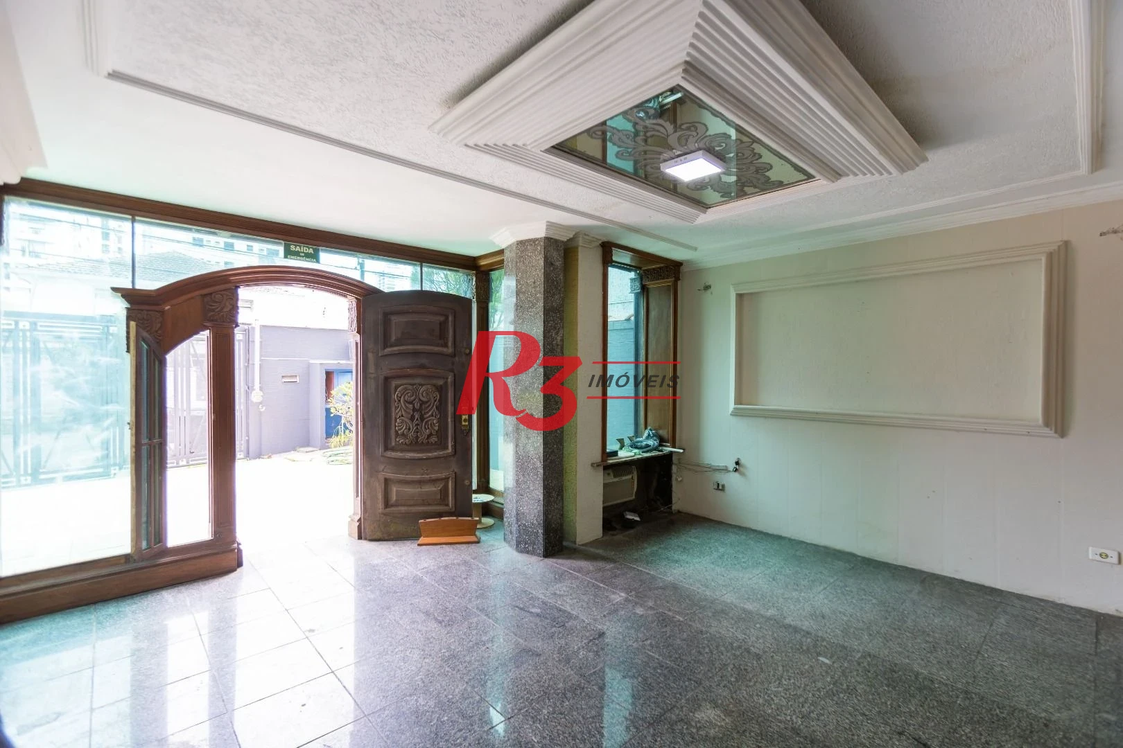 Sobrado com 3 dormitórios à venda, 260 m² por R$ 1.810.000,00 - Ponta da Praia - Santos/SP